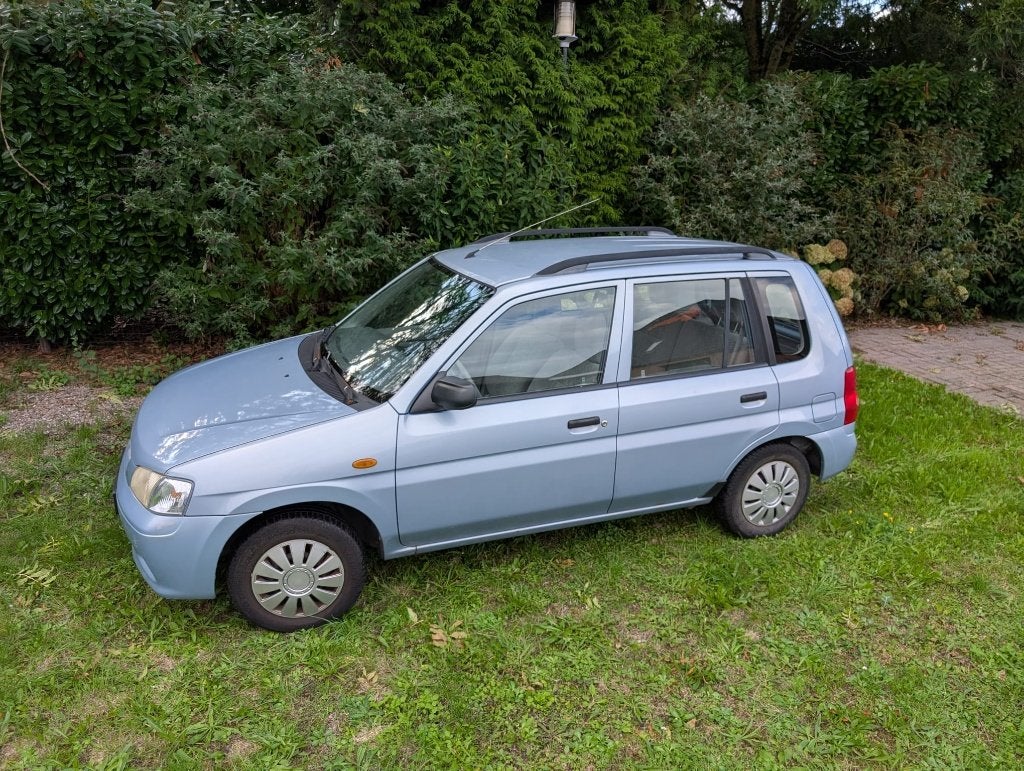 Mazda Demio 1.3 Comfort 2000 Grijs, Auto's, 31 €/maand, Particulier, Blauw, Zilver of Grijs