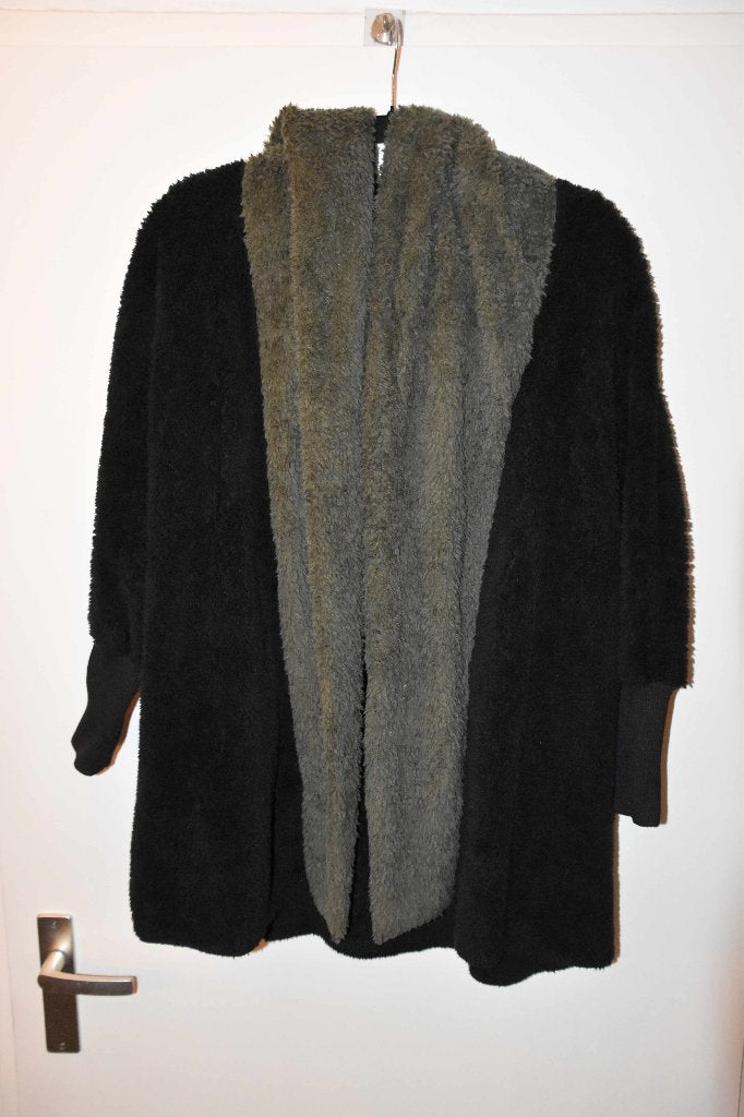 mooi nieuw zwart/groen fluffy vest maat XXLmet capuchon, Kleding | Dames, Zwart, Maat 46/48 (XL) of groter, Nieuw, Ophalen of Verzenden
