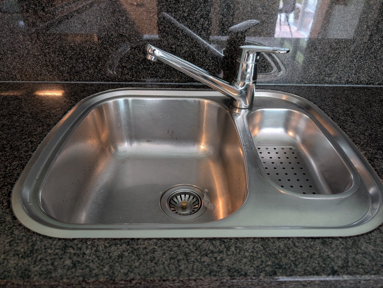 Complete witte keuken met zwart graniet en AEG apparatuur, Ophalen, Gebruikt, U-keuken, Wit