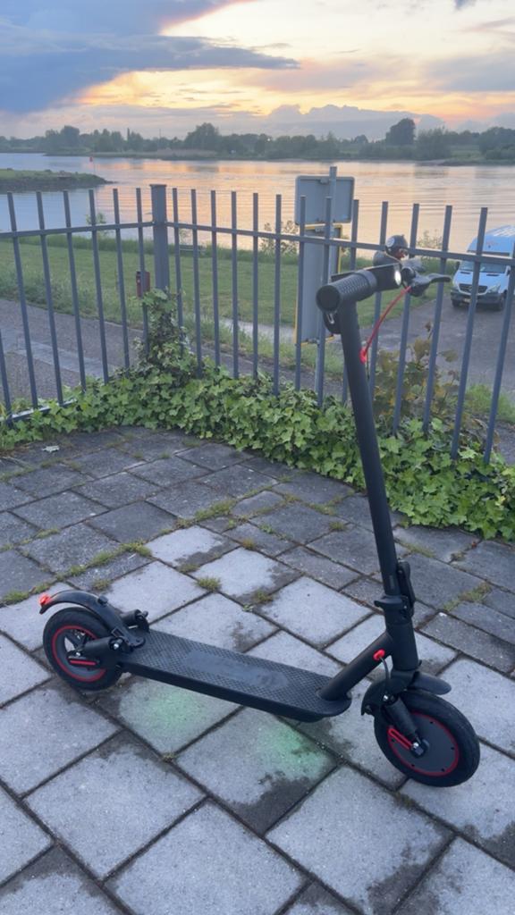 Aovo t1 pro electrische step 1 week oud, Fietsen en Brommers, Steps, Ophalen, Zo goed als nieuw, Elektrische step (E-scooter)