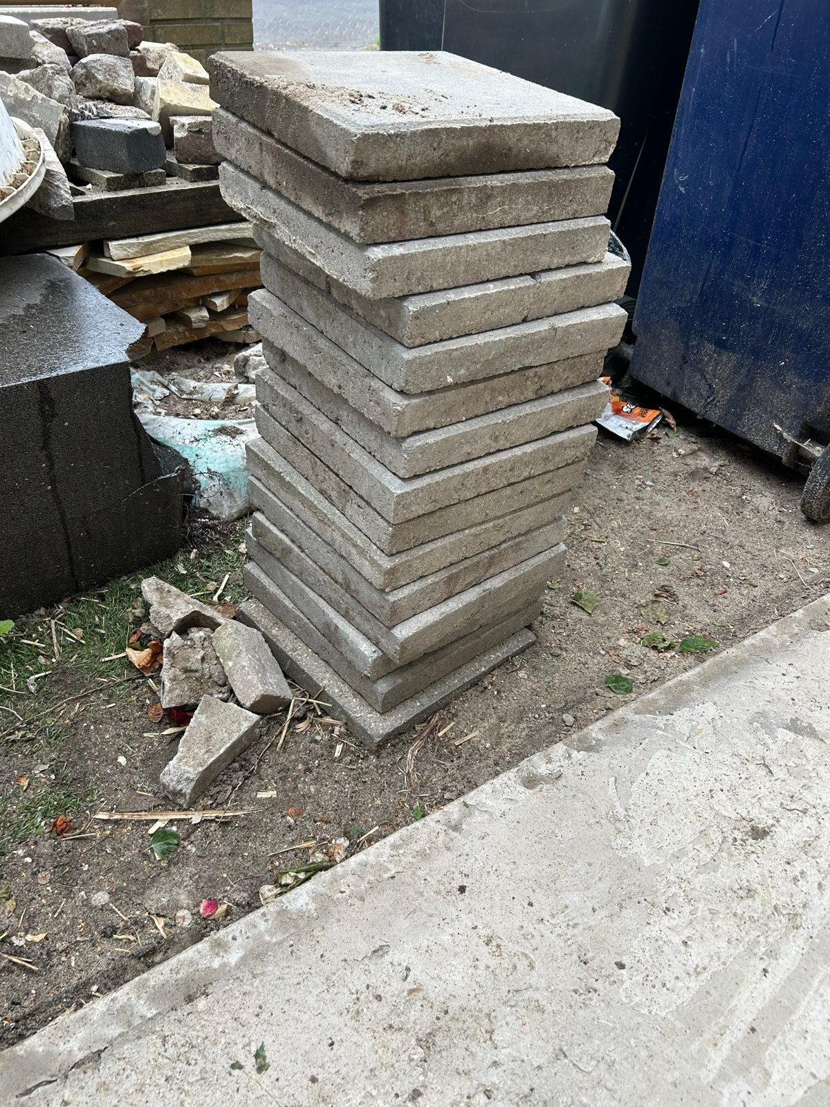 Betontegels 30x30 - 14 hele en 1 gebroken tegel, Tuin en Terras, Ophalen, Gebruikt, Minder dan 5 m², Beton
