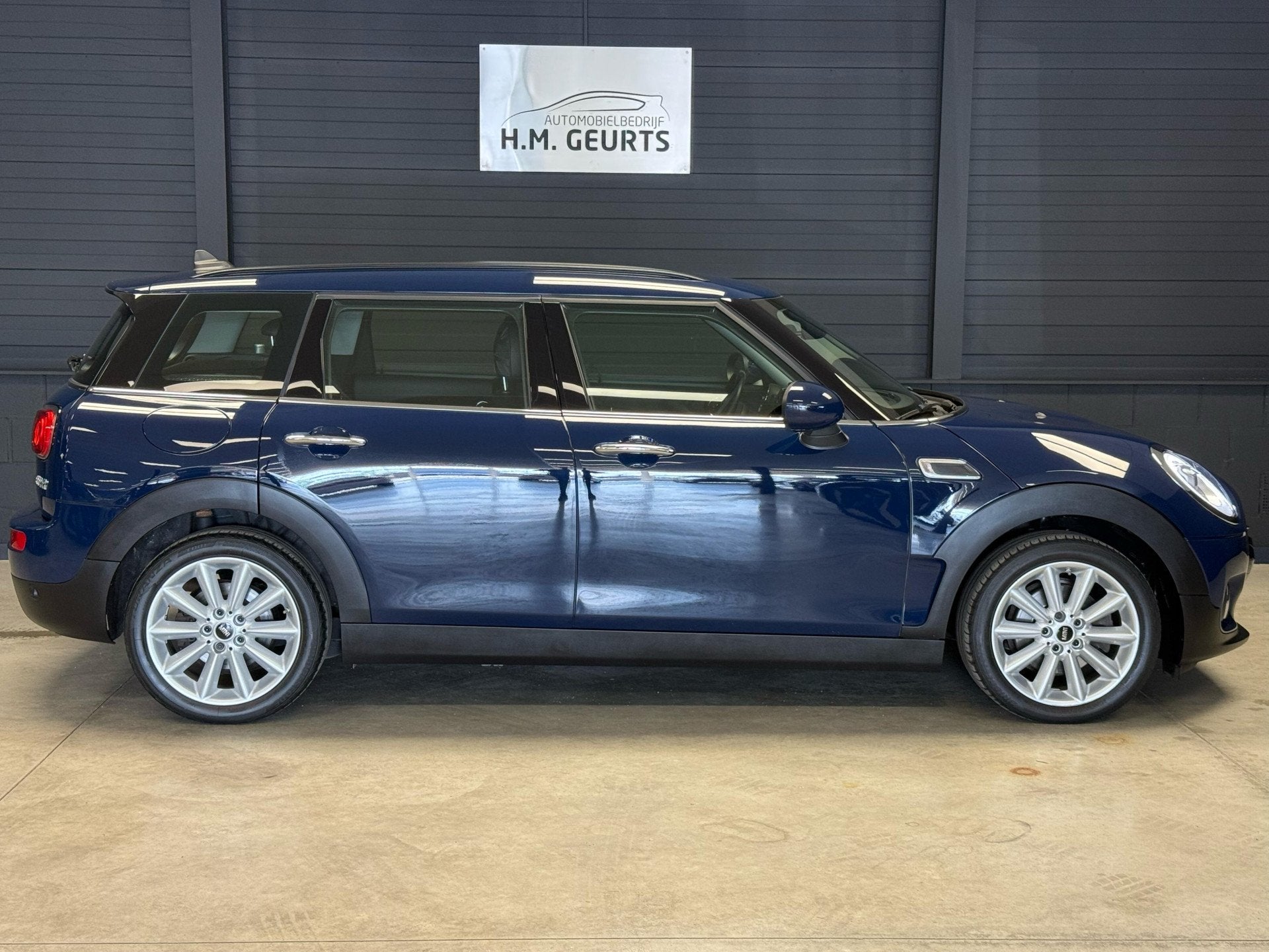 MINI Clubman 1.5 Cooper Chili | Leder | Navi | LED | 17 inch, Voorwielaandrijving, Blauw, Leder, Handgeschakeld