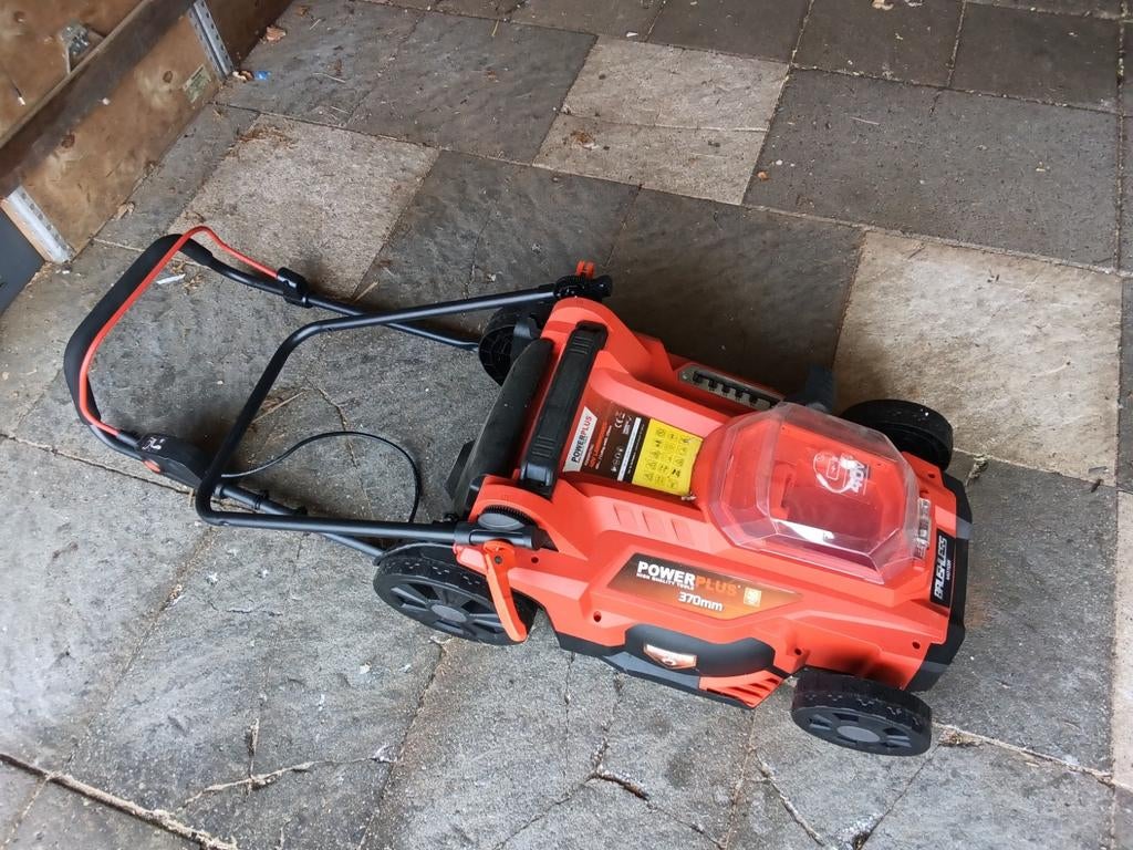 Powerplus Accu Grasmaaier 40V - Nieuw in doos met een defect, Tuin en Terras, Grasmaaiers, Nieuw, Accu-grasmaaier, 30 t/m 39 cm