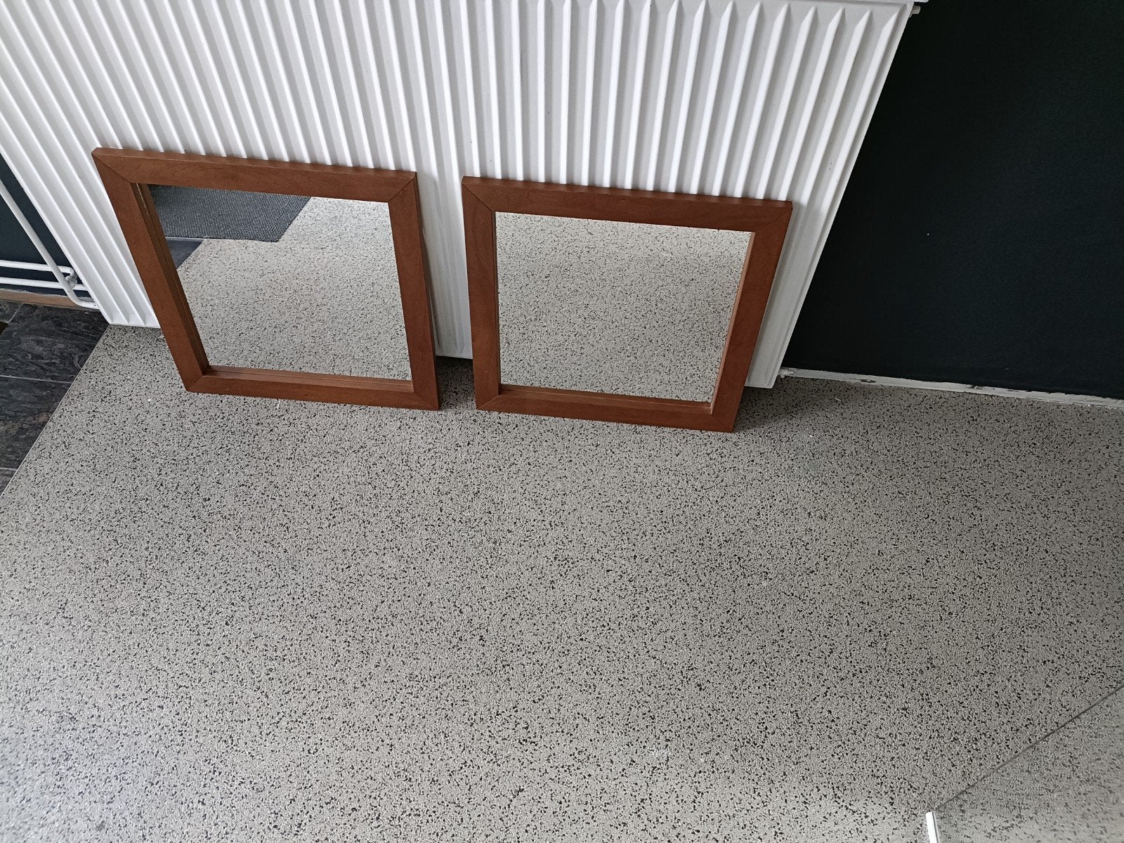 Twee vierkante spiegels met houten frame, Minder dan 50 cm, Vierkant, Ophalen of Verzenden, Zo goed als nieuw