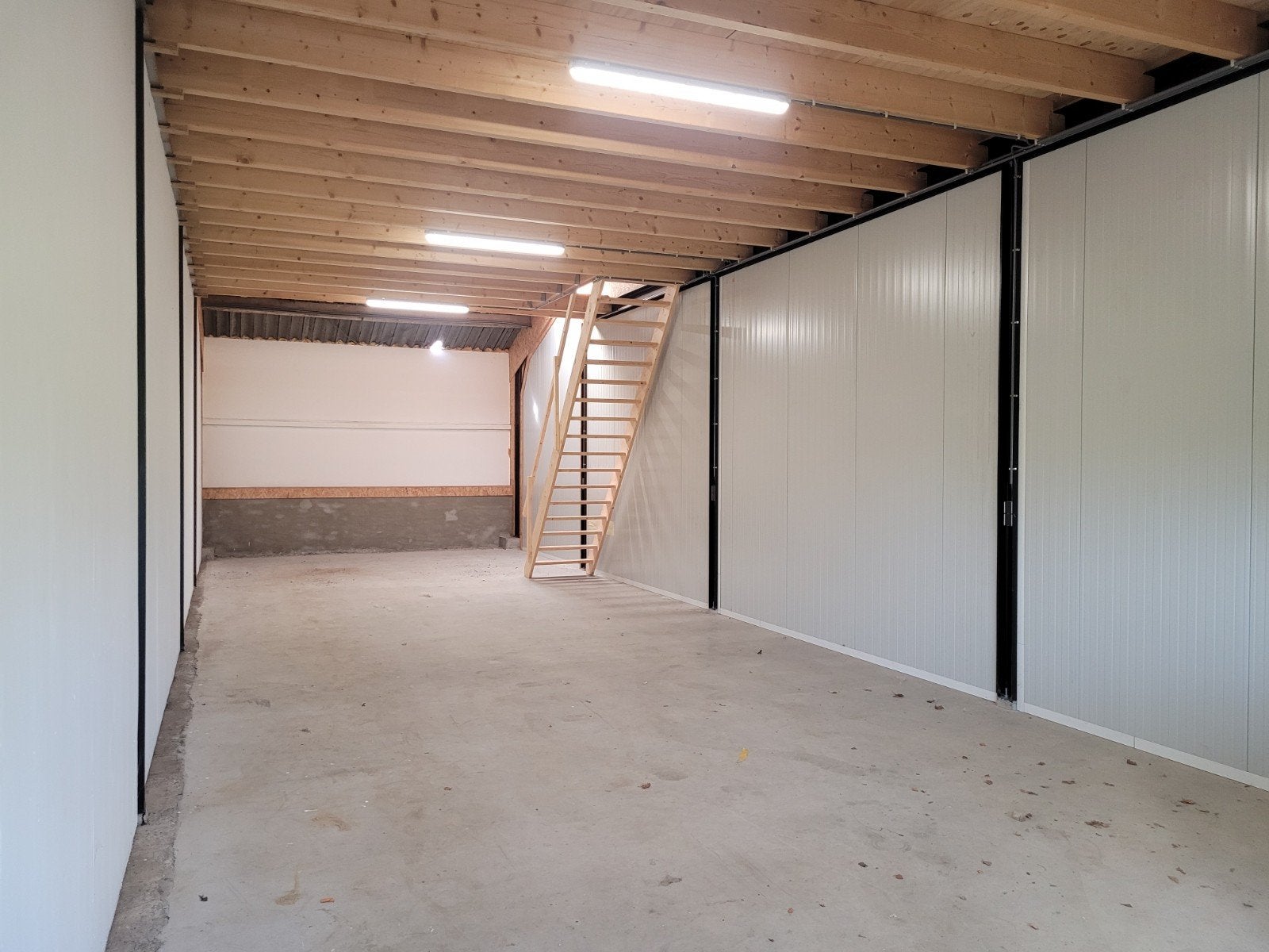 Opslagruimte te huur Ca 82 m2 & 100 m2 zolder te Lopik., Zakelijke goederen
