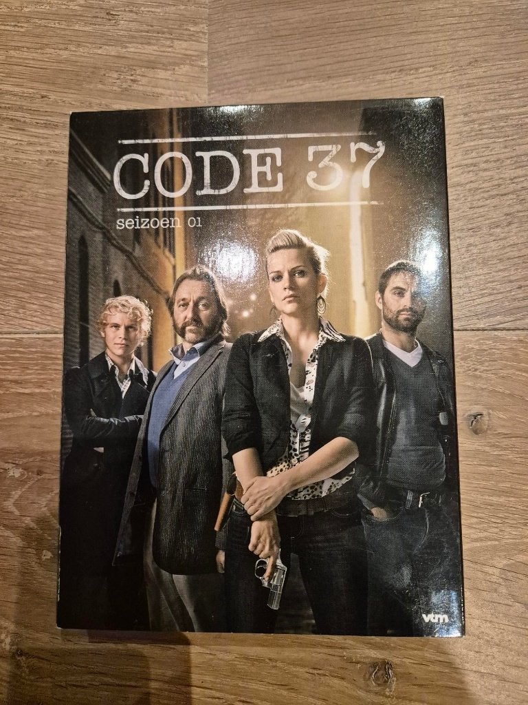 Code 37 * Vlaamse politieserie (S1) DVD box *, Vanaf 16 jaar, Ophalen of Verzenden, Zo goed als nieuw, Actiethriller