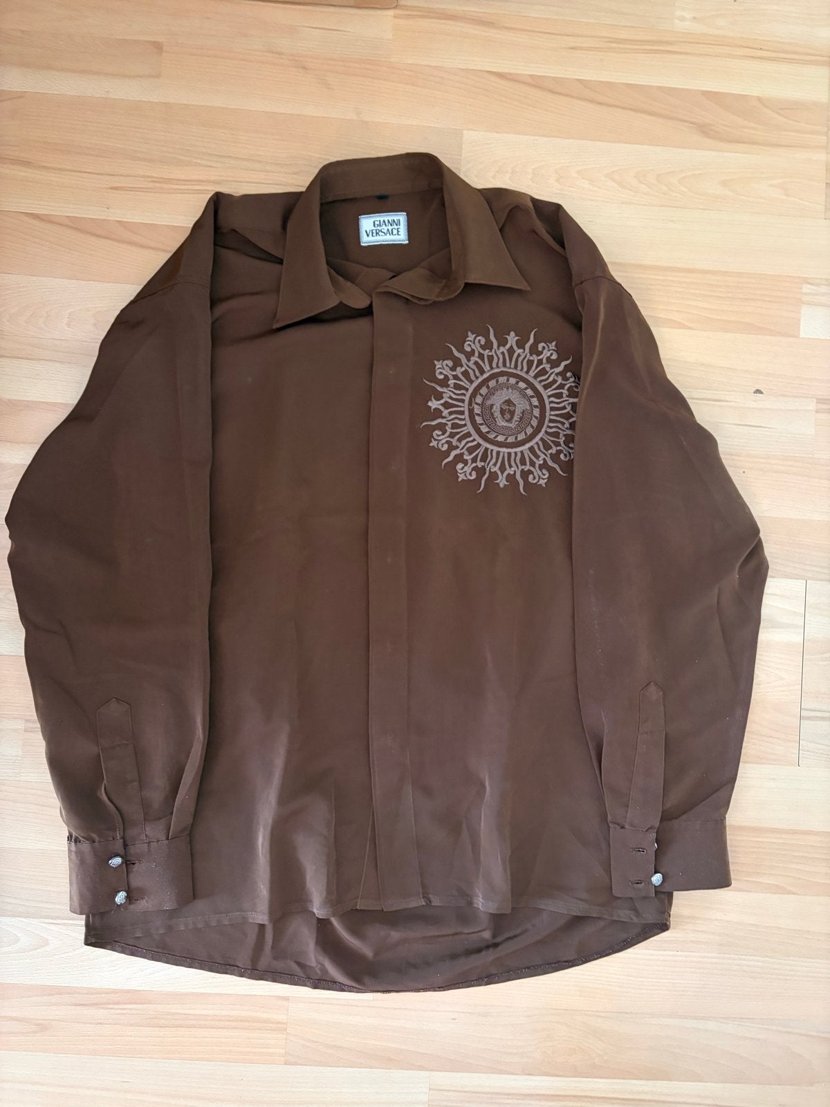 Gianni Versace overhemd bruin met Medusa-logo - Maat L, Kleding | Heren, Overhemden, Ophalen of Verzenden, Gedragen, Bruin, Halswijdte 41/42 (L)