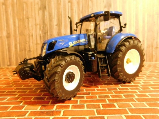 1/32 New Holland verzameling van 4 tractoren, Ophalen of Verzenden, Zo goed als nieuw, Tractor of Landbouw, Overige merken
