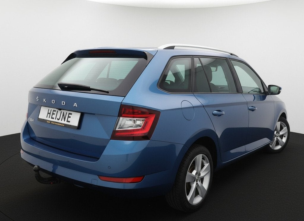 Skoda Fabia Combi TSI 95PK BUSINESS EDITION TREKHAAK/CAMERA/, Auto's, Voorwielaandrijving, 12 maanden, Gebruikt, Blauw