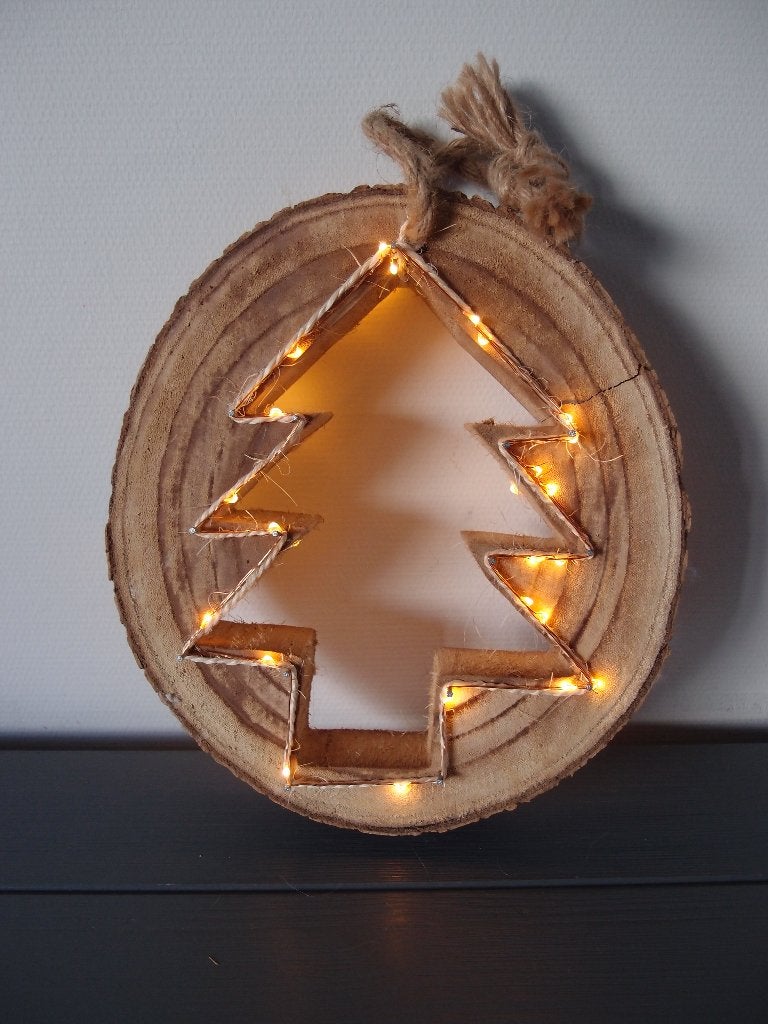 Erg stoere kerst boomstam kerstboom hanger met lichtjes, Diversen, Ophalen of Verzenden, Zo goed als nieuw