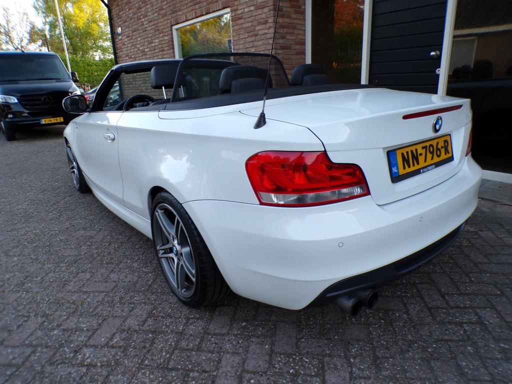 BMW 1-serie Cabrio 118i High Executive M Pakket / Leder / Wi, Auto's, BMW, 1-Serie, Euro 5, Zwart, Cabriolet