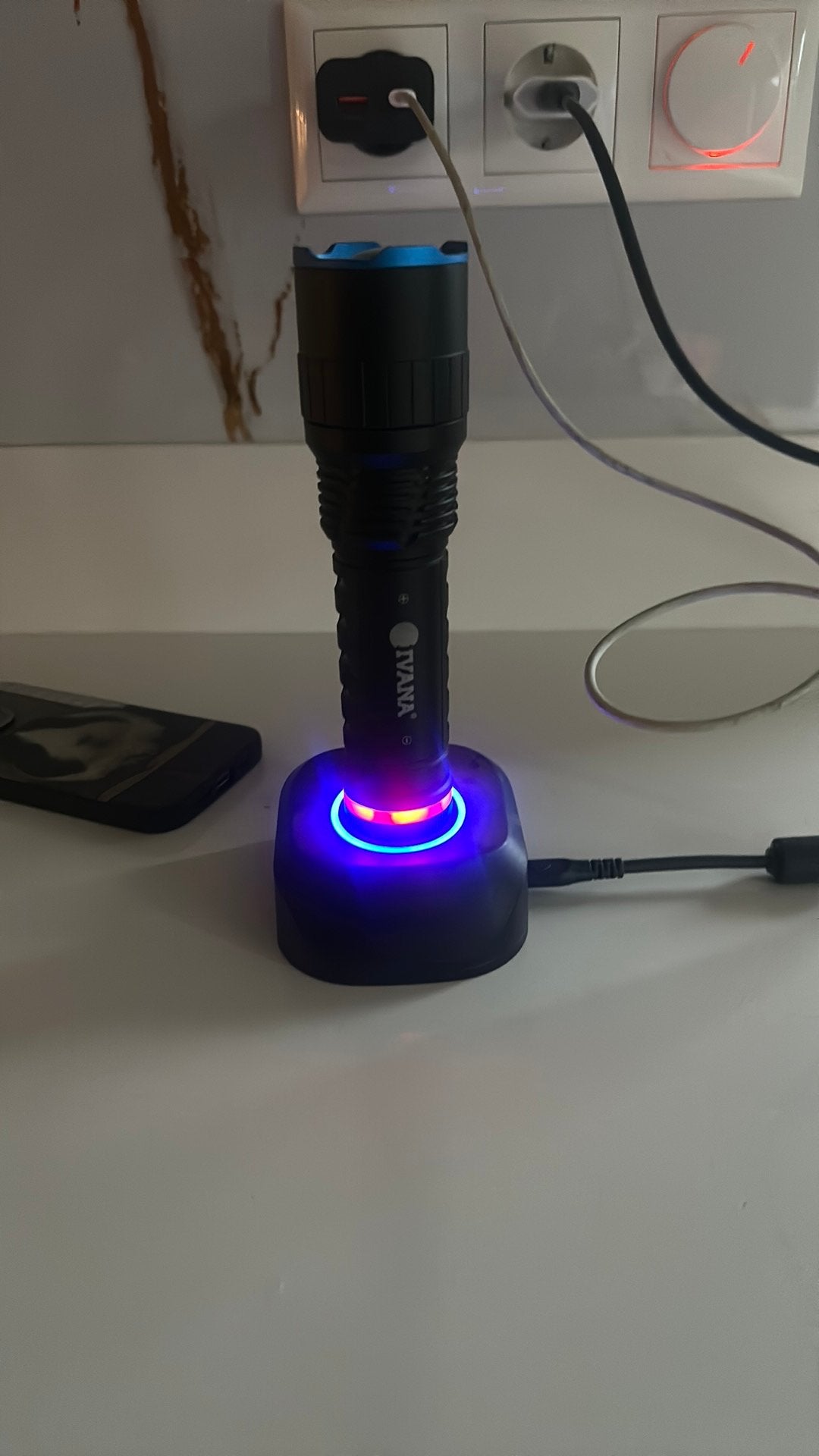 Zaklamp 750 lumen 3 standen oplaadbaar, Ophalen, Zo goed als nieuw, Batterij