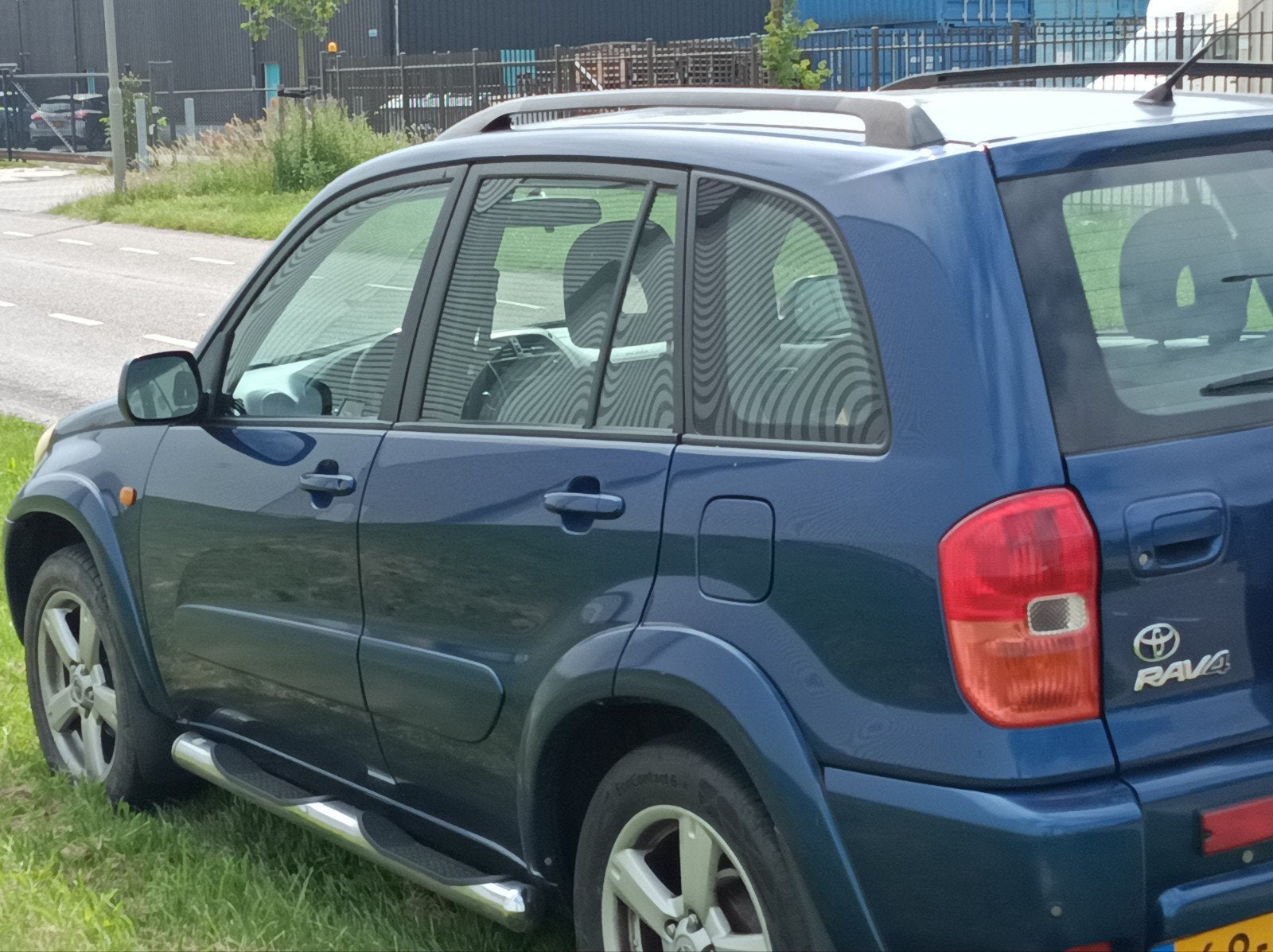 Toyota Rav4 2.0 I 5Deurs 4WD 2003 Blauw, maar 1 ton gelopen, Auto's, 1998 cc, Beige, 4 cilinders, Blauw