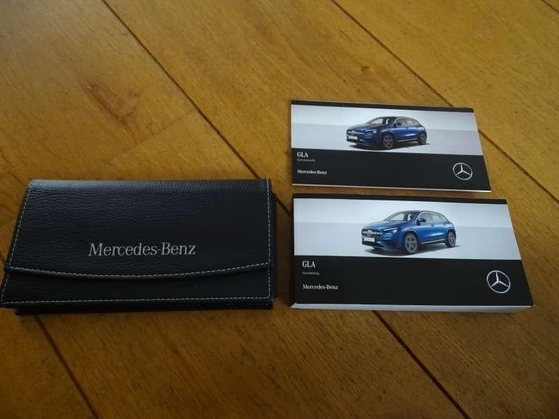 Mercedes GLA - Boordmap Handleidingen Onderhoudsboekjes - NL, Verzenden