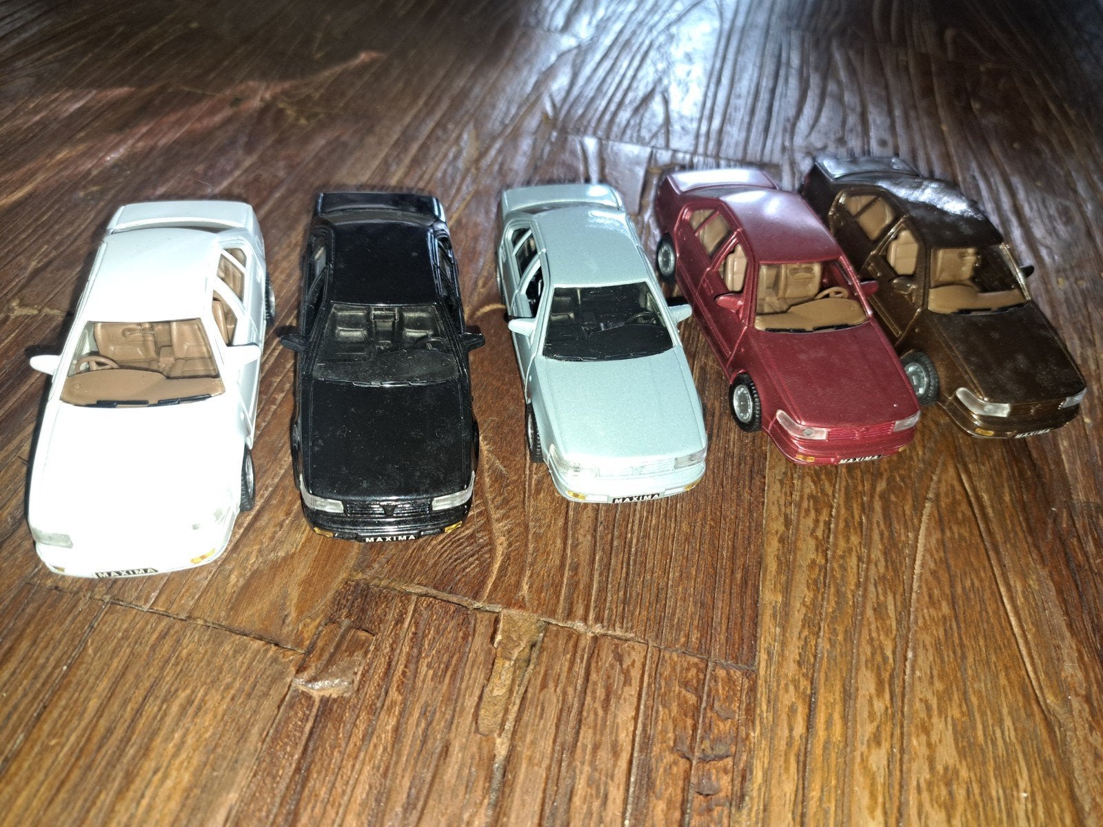 NISSAN MAXIMA MODELAUTO'S - 5 kleuren - Nieuwstaat, Ophalen of Verzenden