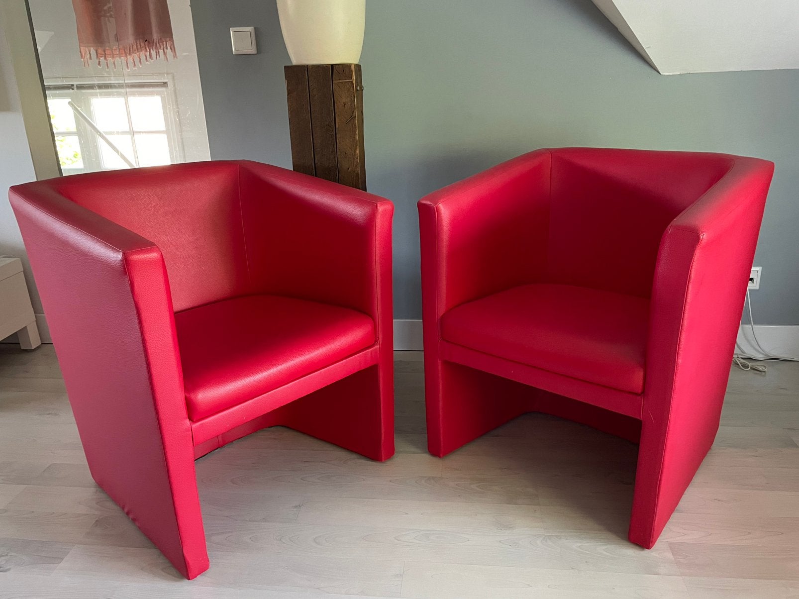Twee rode leren stoelen - samen €40,- ophalen centrum Ehoven, Ophalen, Zo goed als nieuw, Minder dan 75 cm, 50 tot 75 cm