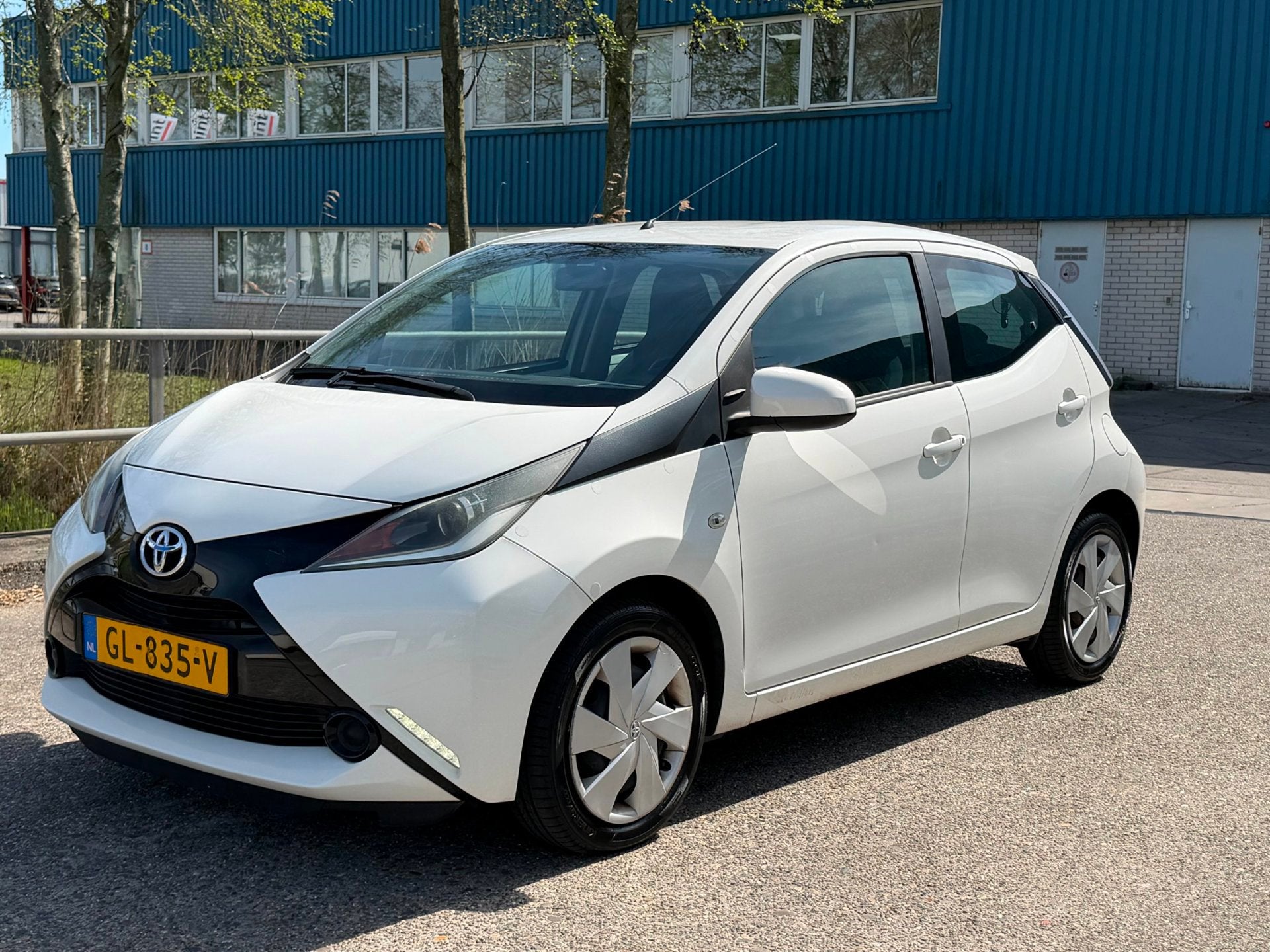 Toyota Aygo 1.0 VVT-i x-play Airco! 5 deurs Nap! Cruise cont, Gebruikt, Euro 6, 4 stoelen, Wit