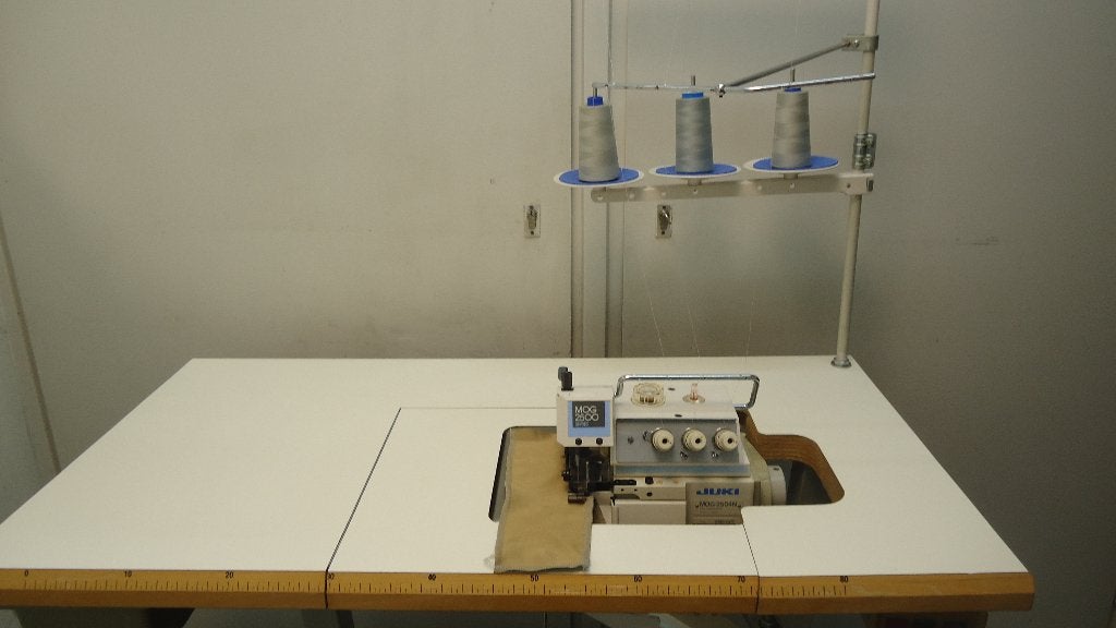 Industrie Naaimachine Juki 3 draads  MOG-2504N, Hobby en Vrije tijd, Overige merken, Gebruikt, Ophalen of Verzenden, Naaimachine