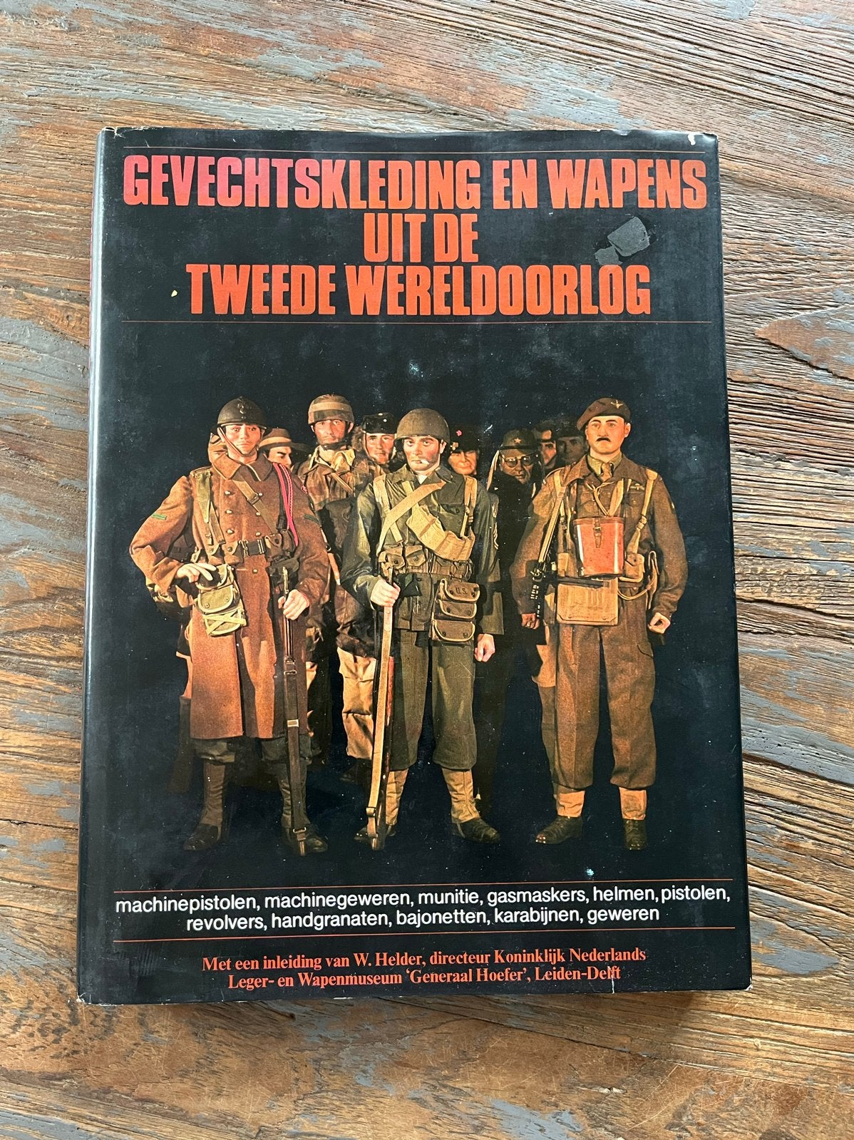 Gevechtskleding en Wapens uit de Tweede Wereldoorlog, Ophalen of Verzenden, Tweede Wereldoorlog, Gelezen, Algemeen