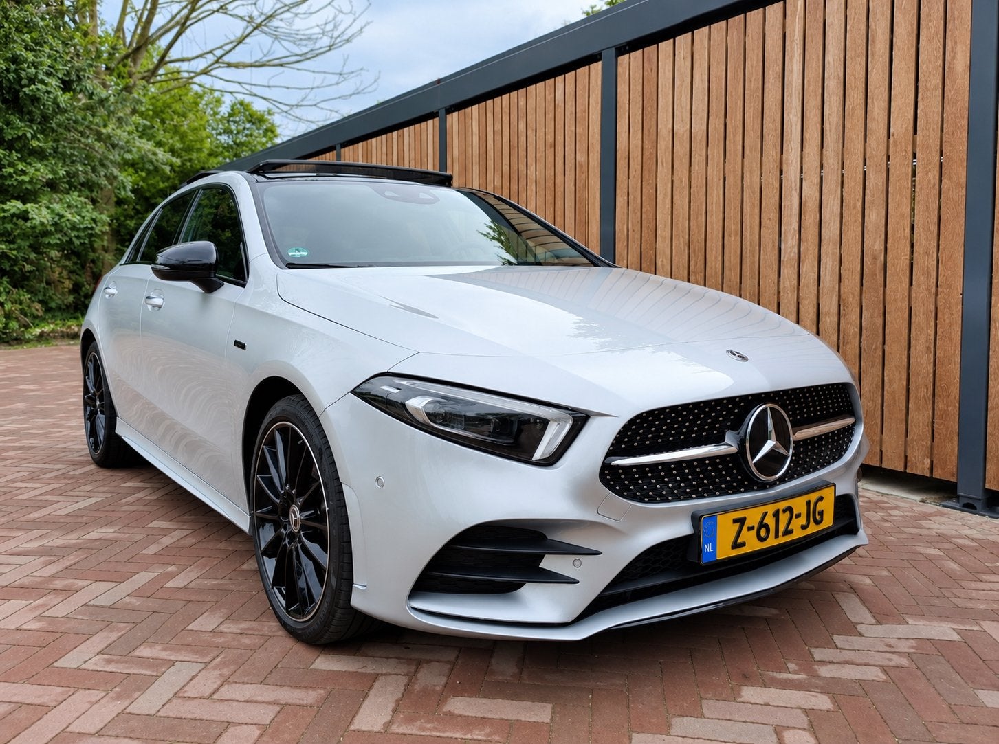 Mercedes-Benz A-Klasse A 250 e 235pk 8G-DCT 2020 Grijs, Auto's, 77 km/l, 160 pk, Plug-in hybride, 1600 kg