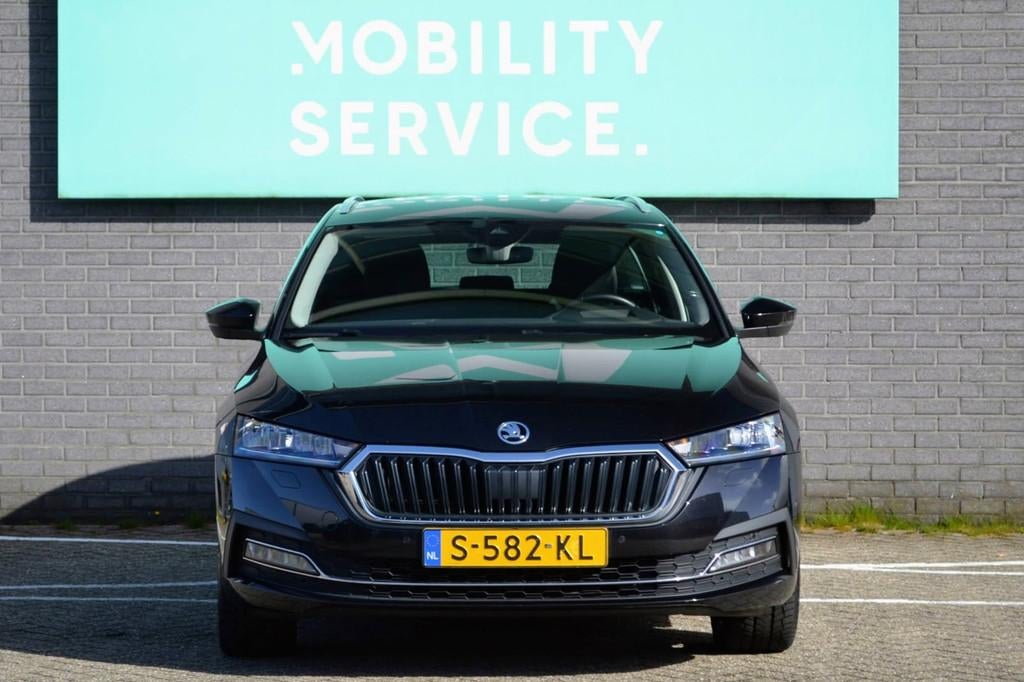 Skoda Octavia Combi 1.5 e-TSI Business Edition Plus Trekhaak, Euro 6, 150 pk, Leder en Stof, Zwart