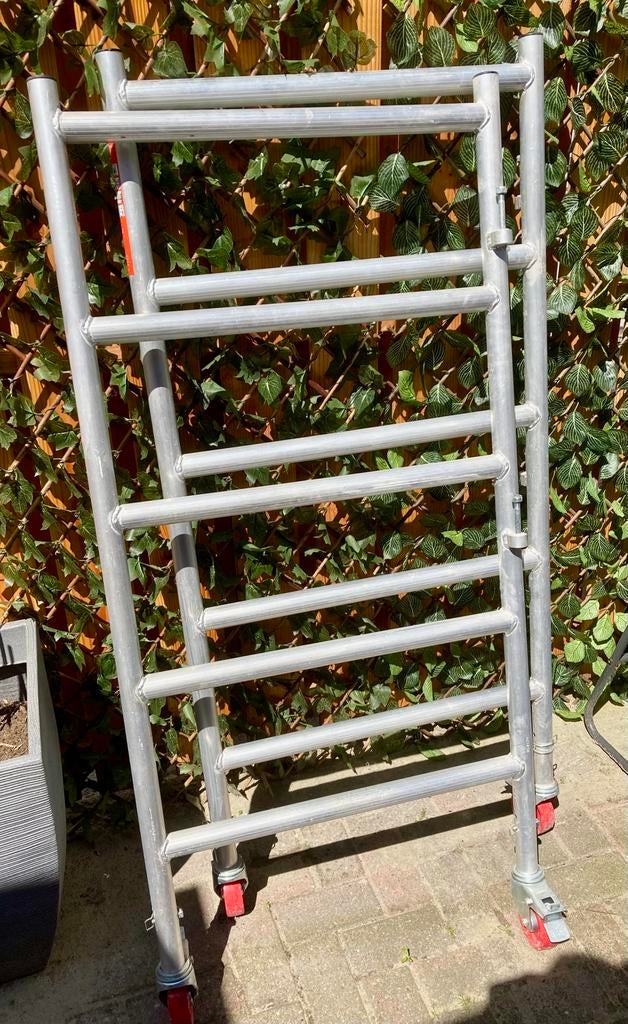 Altrex RS Tower 24 kamersteiger – compleet & nette staat, Doe-het-zelf en Verbouw, Steigers, Ophalen, Zo goed als nieuw, Rolsteiger of Kamersteiger