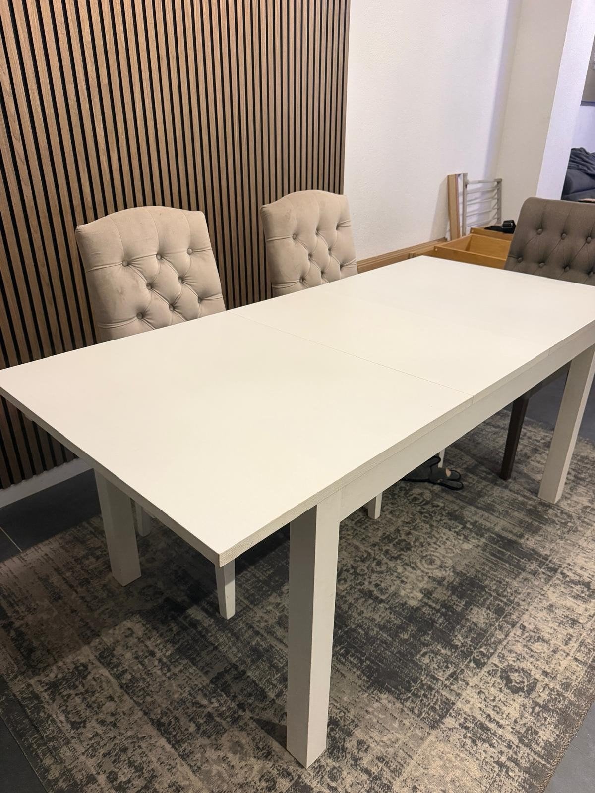 Foto 3 van witte BJURSTA uitschuifbare  ikea eettafel