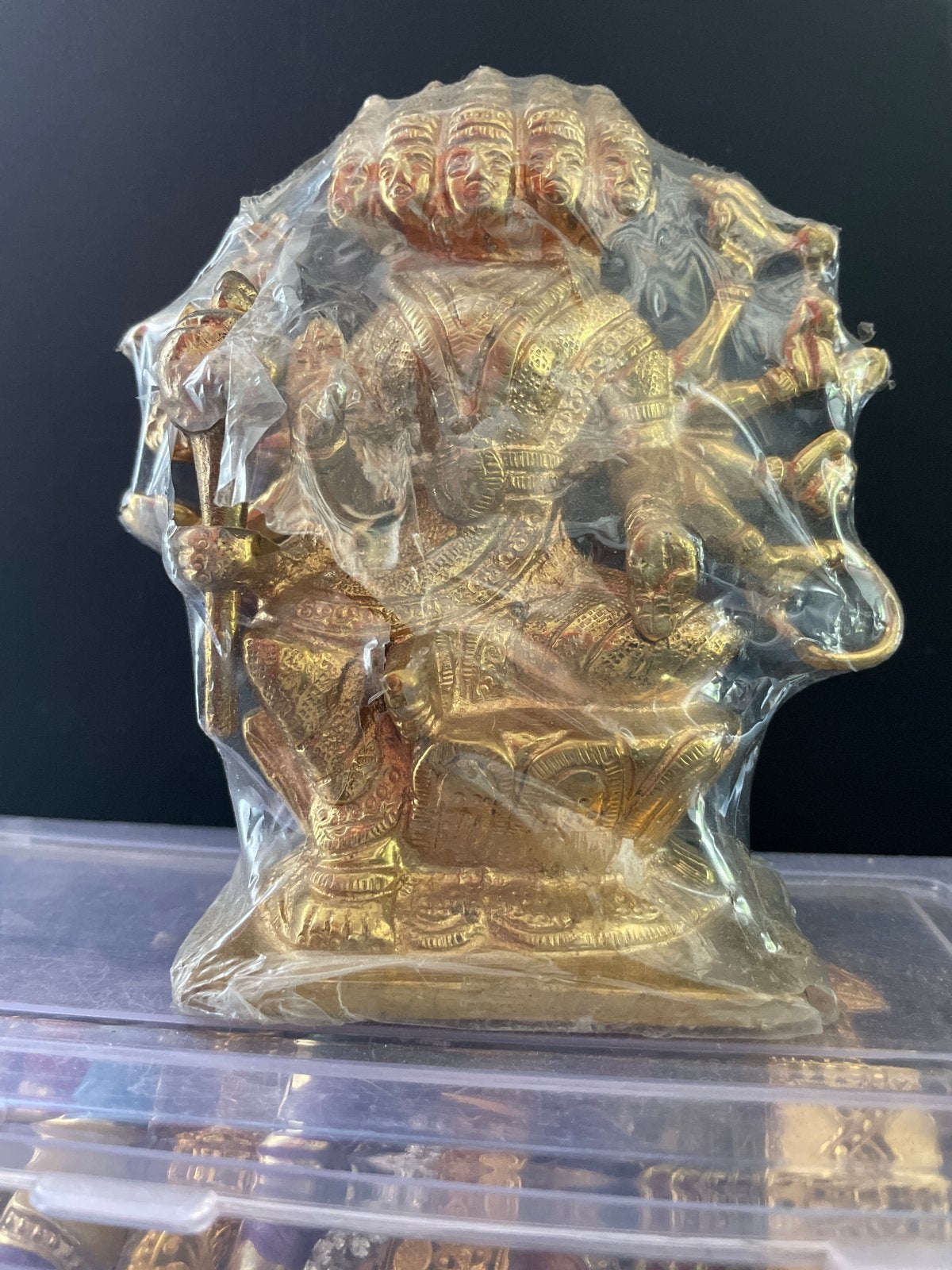 Gouden 5-hoofdige beeld van LAXMI - Nieuw in verpakking, Ophalen of Verzenden, Nieuw, Religie