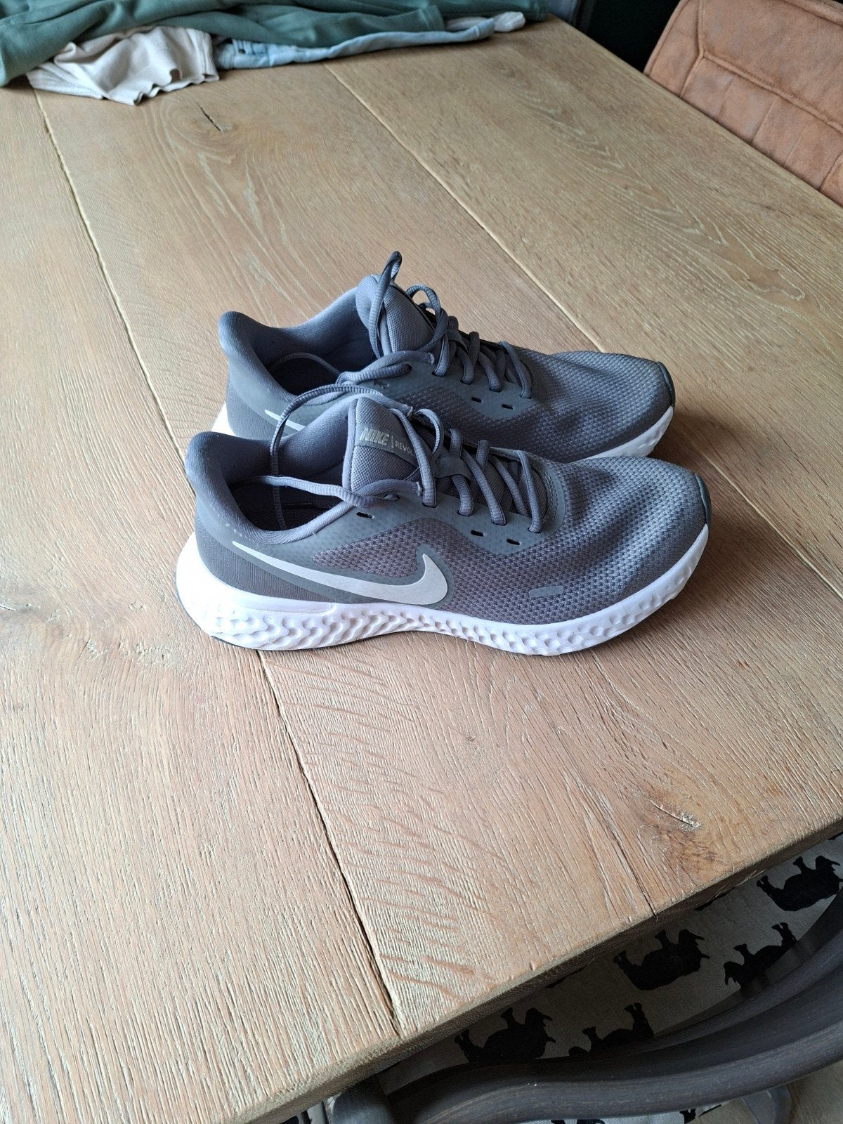 Nike Revolution 5 hardloopschoenen maat 42, Nike, Ophalen of Verzenden, Grijs, Sneakers of Gympen