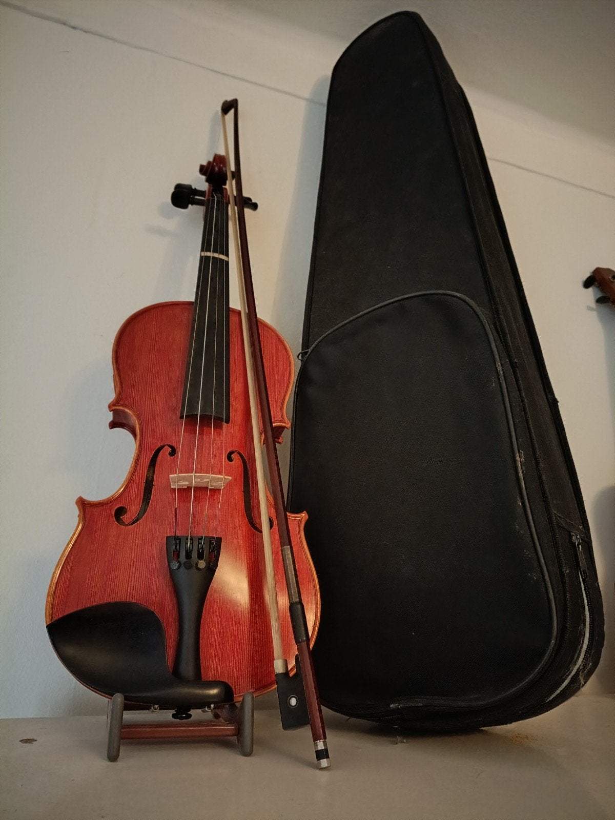 Main LPV 700 Viool + Strijkstok + Hardcase Opbergtas + Stand, Viool, Ophalen of Verzenden, Zo goed als nieuw, 4/4-viool