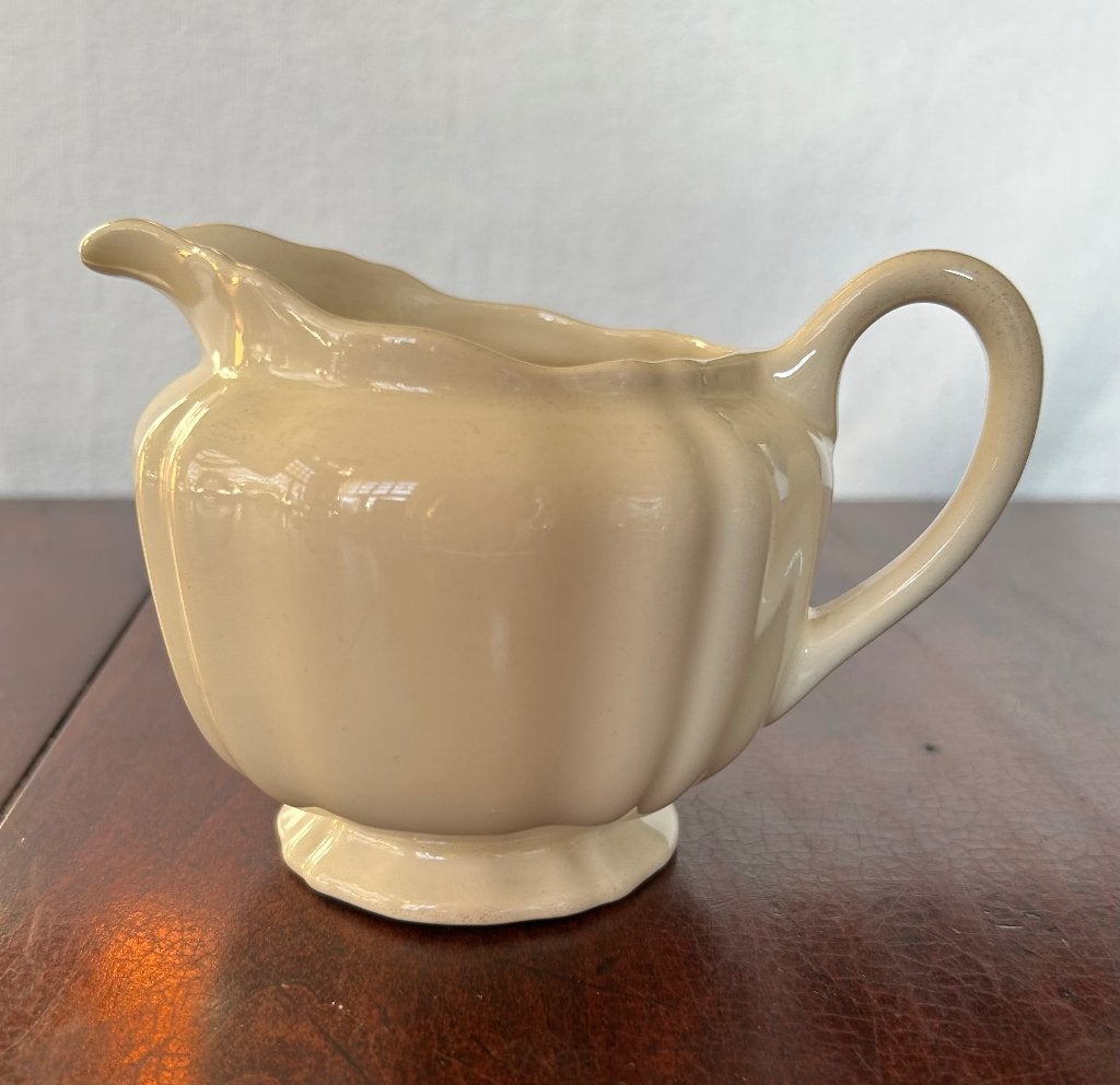 Petrus Regout roomwit melkkannetje, Antiek en Kunst, Antiek | Servies los, Ophalen of Verzenden