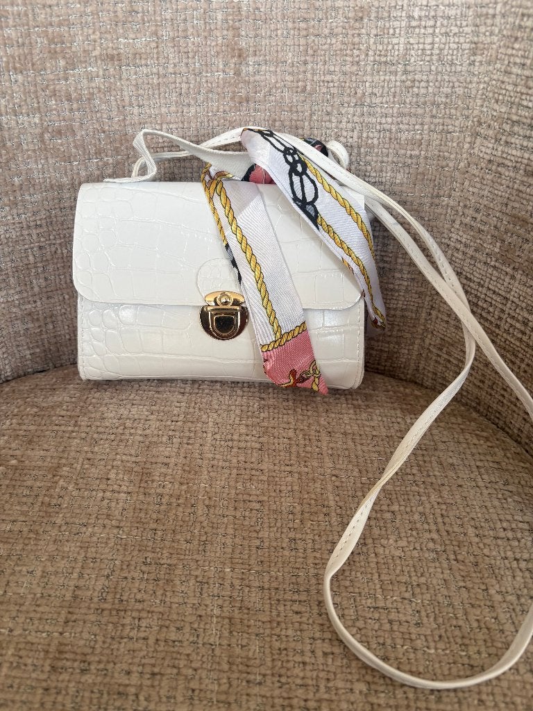 Partij van 94 stuks: Diverse handtasjes met sjaaltje, Ophalen of Verzenden, Nieuw, Overige kleuren, Handtas