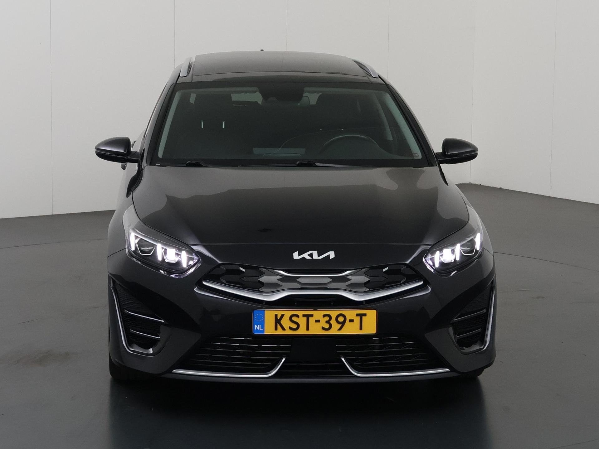 Kia Ceed Sportswagon 1.6 GDI PHEV ExecutiveLine | Trekhaak A, Dealer onderhouden, Gebruikt, Zwart, Lichtsensor