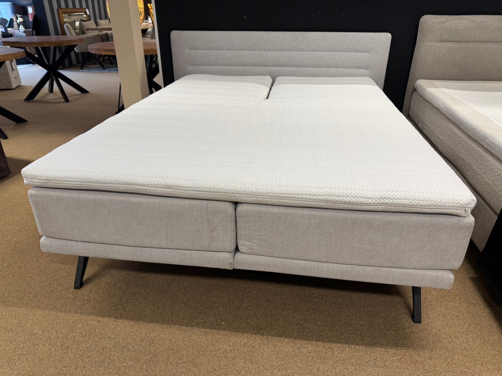 Foto 2 van Boxspring Elektrisch 160x210 Beige Direct/Leverbaar E-7416