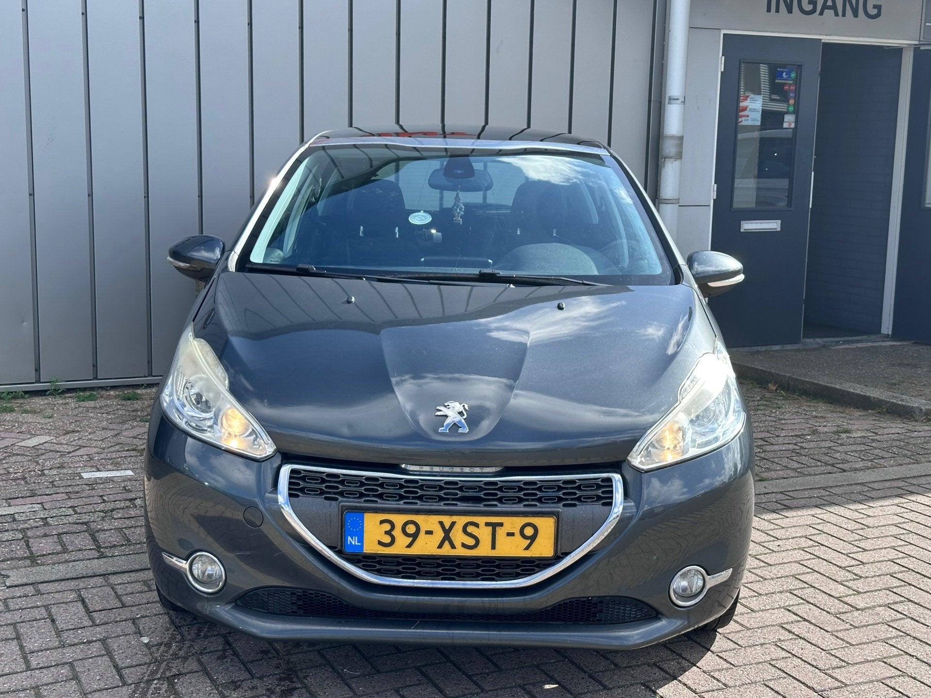 Peugeot 208 1.2 VTi Allure PANO, Auto's, Voorwielaandrijving, Euro 5, Gebruikt, 31 €/maand