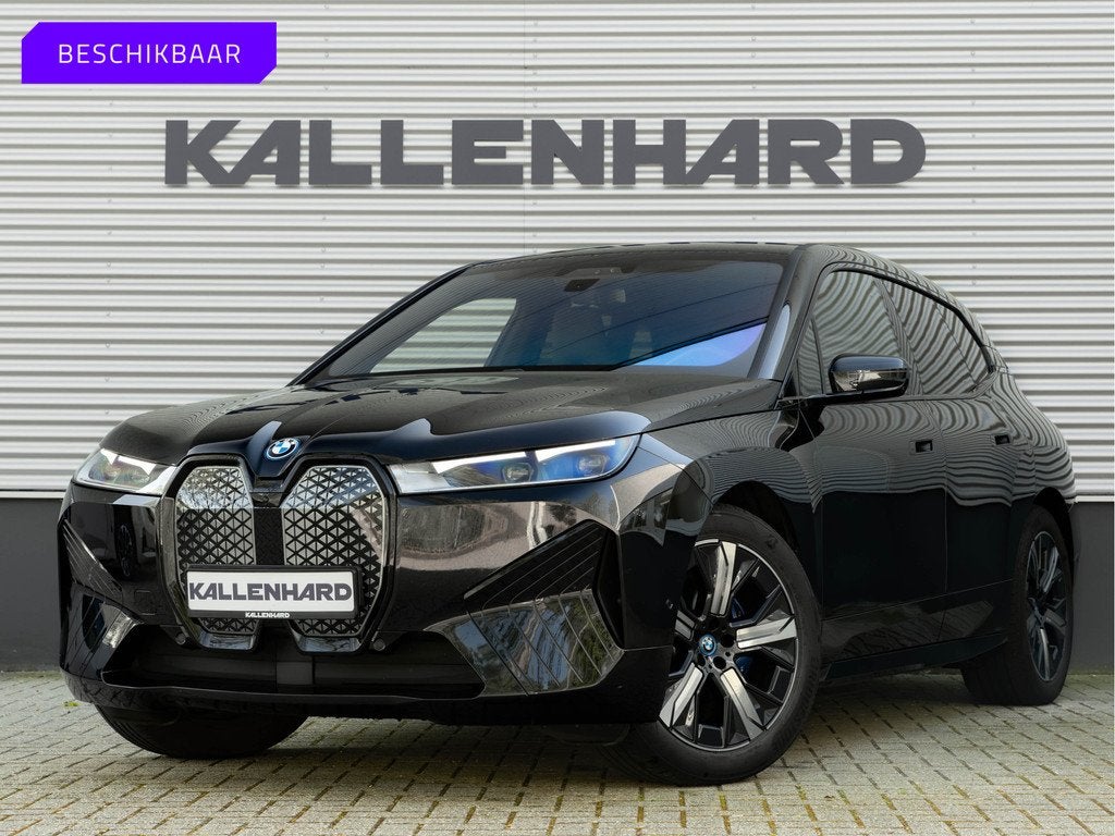 BMW iX xDrive50 - Luchtvering - Sportpakket - Driving + Park, Auto's, Automatische klimaatregeling, Gebruikt, Zwart, Leder