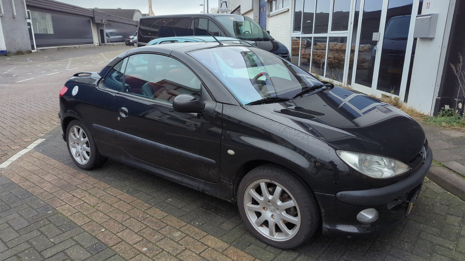 Peugeot 206 2.0 16V CC 2002 Zwart, Auto's, Peugeot, 136 pk, 4 cilinders, Cabriolet, 4 stoelen