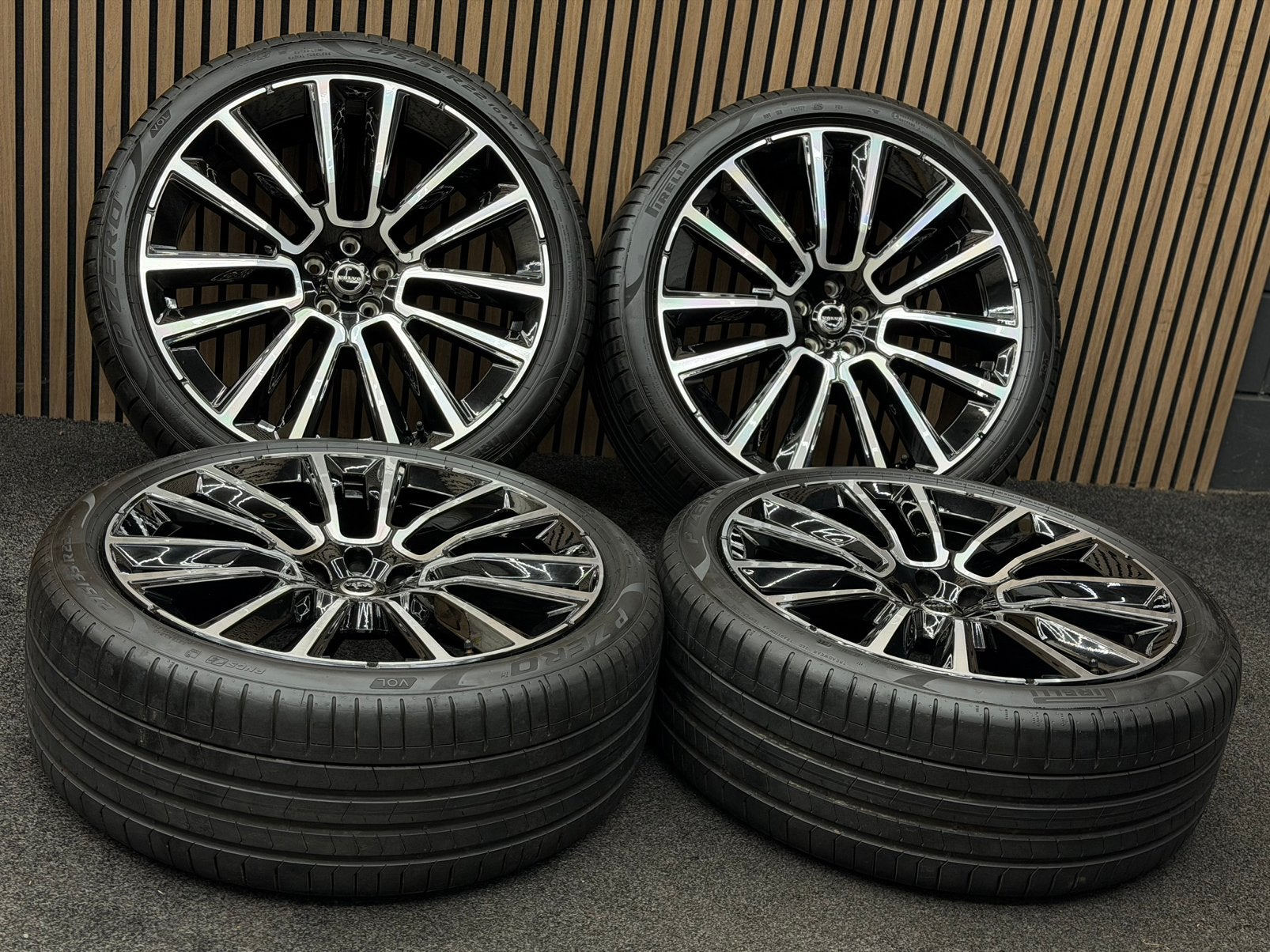 DEMO! Originele 22 inch Volvo XC90 5x108 ET38.5 Pirelli ‘26, Ophalen, ., 275 mm, Banden en Velgen