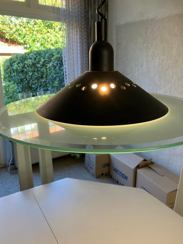 Moderne hanglamp met glazen schijf en metalen kap, Ophalen, Gebruikt, Glas, 75 cm of meer