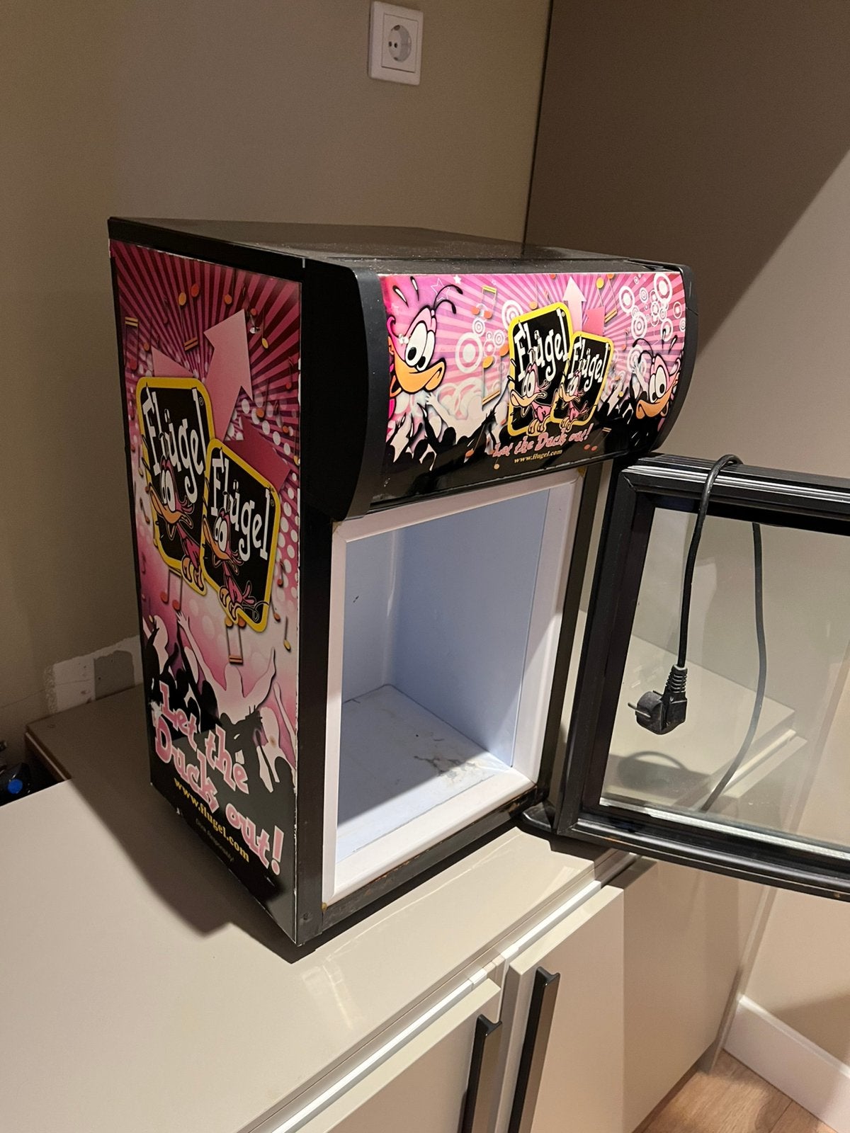 Flügel mini koelkast - Werkt perfect, lichte schade, Ophalen, Minder dan 75 liter, Zonder vriesvak, Gebruikt