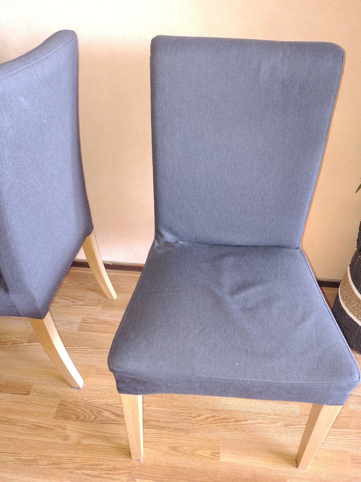 Vier grijze eetkamerstoelen, Huis en Inrichting, Stoelen, Gebruikt, Modern, Scandinavisch, Ophalen of Verzenden, Vier
