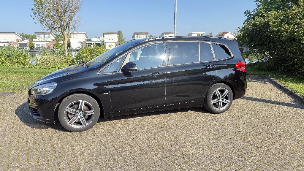 BMW 2-Serie GT 218i High Excecutive Sportline Aut 7p. LEER!, Auto's, 136 pk, 2-Serie Gran Tourer, 7 stoelen, Zwart