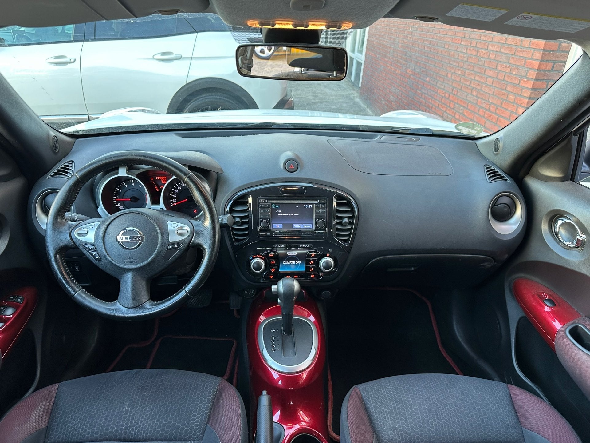 Nissan Juke 1.6 Tekna / AUT / Navi / Camera / Clima / Stoelv, Auto's, Euro 5, 4 cilinders, Met garantie (alle), Wit