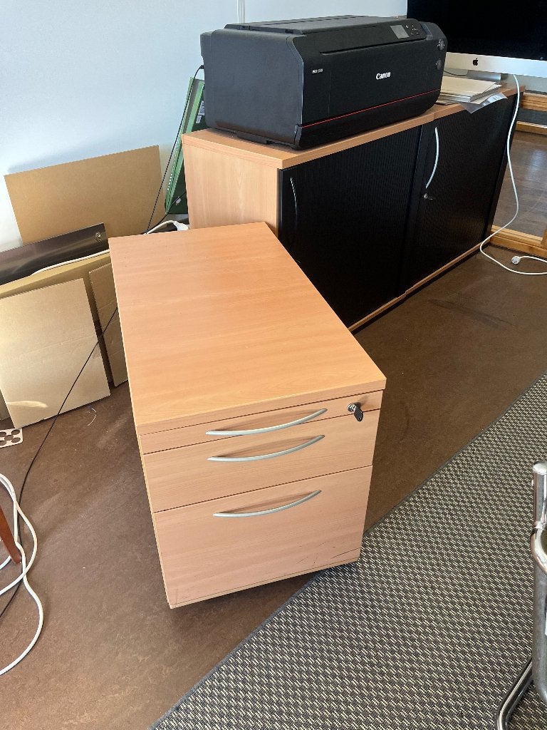 Stevige kantoorkastjes met roldeuren en lades, Huis en Inrichting, Ophalen, Gebruikt, Functioneel kantoor professioneel, 50 tot 100 cm