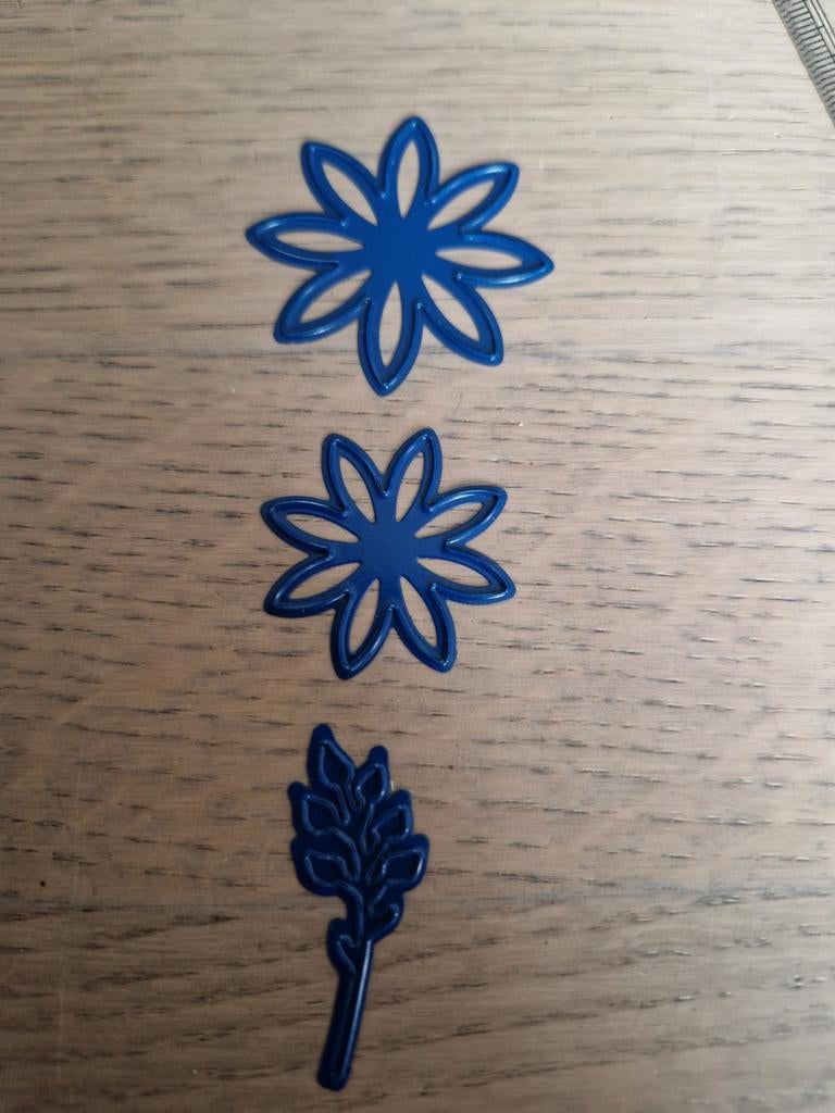 Marianne Design Snijmal Bloem en Takje, Ophalen of Verzenden