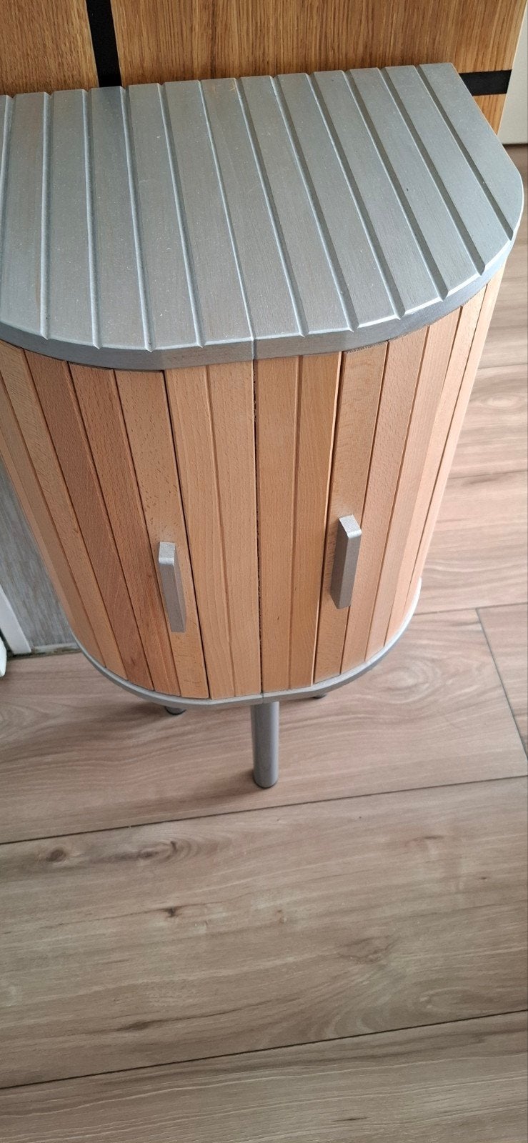Kastje gemaakt van Ikea broodtrommels, Ophalen