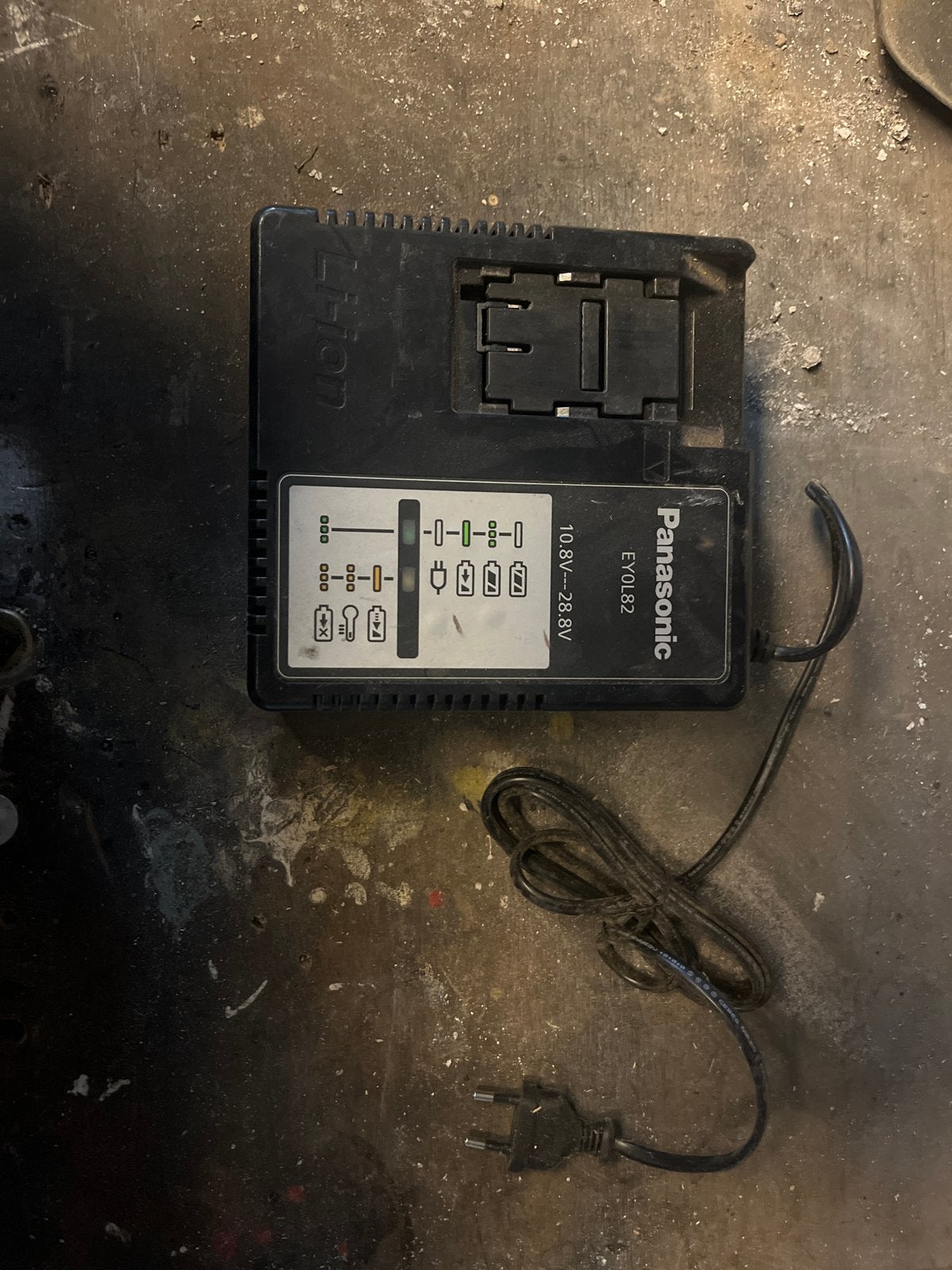 Panasonic EY0L82 Li-ion Acculader 10.8V-28.8V, Ophalen, Gebruikt, Overige merken, Overige typen