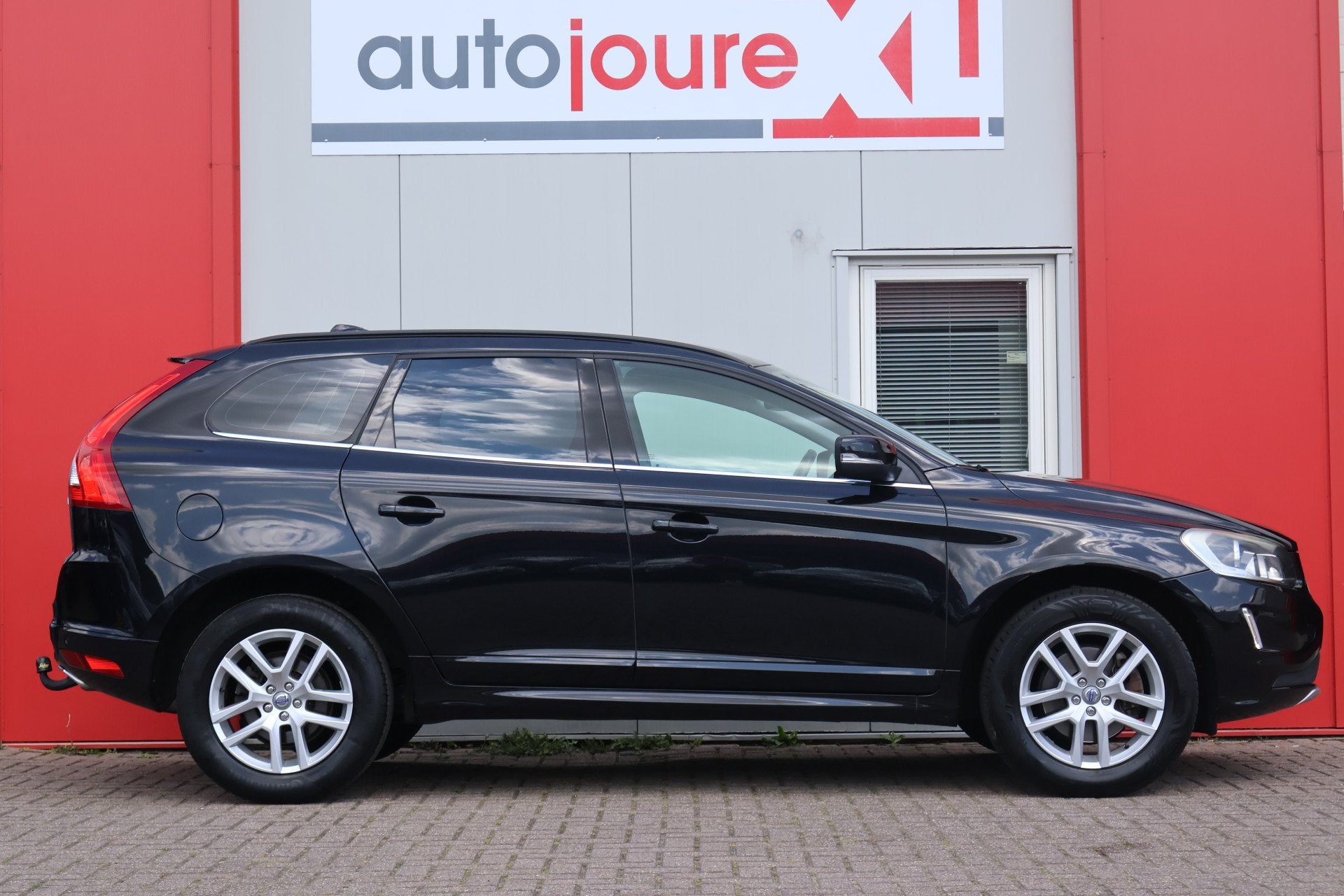 Volvo XC60 2.0 T5 FWD Momentum (bj 2014, automaat), 15 km/l, Gebruikt, 4 cilinders, 1969 cc