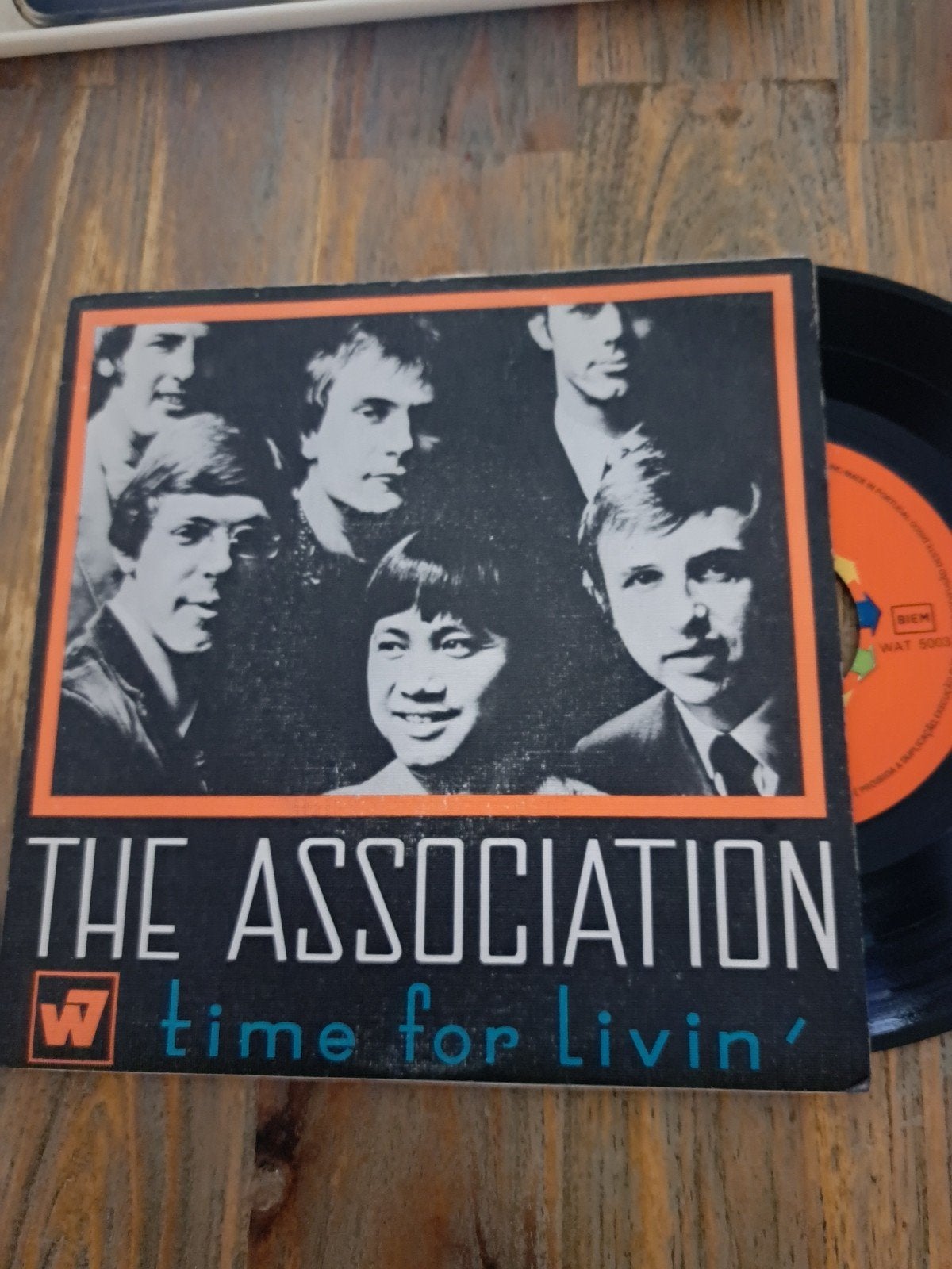 THE ASSOCIATION EP SINGLE., 7 inch, Ophalen of Verzenden, Zo goed als nieuw, Classic Rock