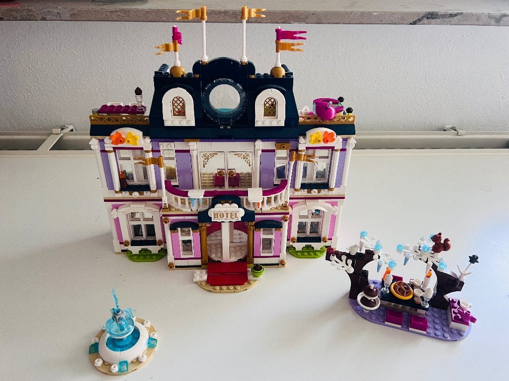 Lego friends Heartlake Grand Hotel 41684 - Limited edition, Ophalen of Verzenden, Zo goed als nieuw